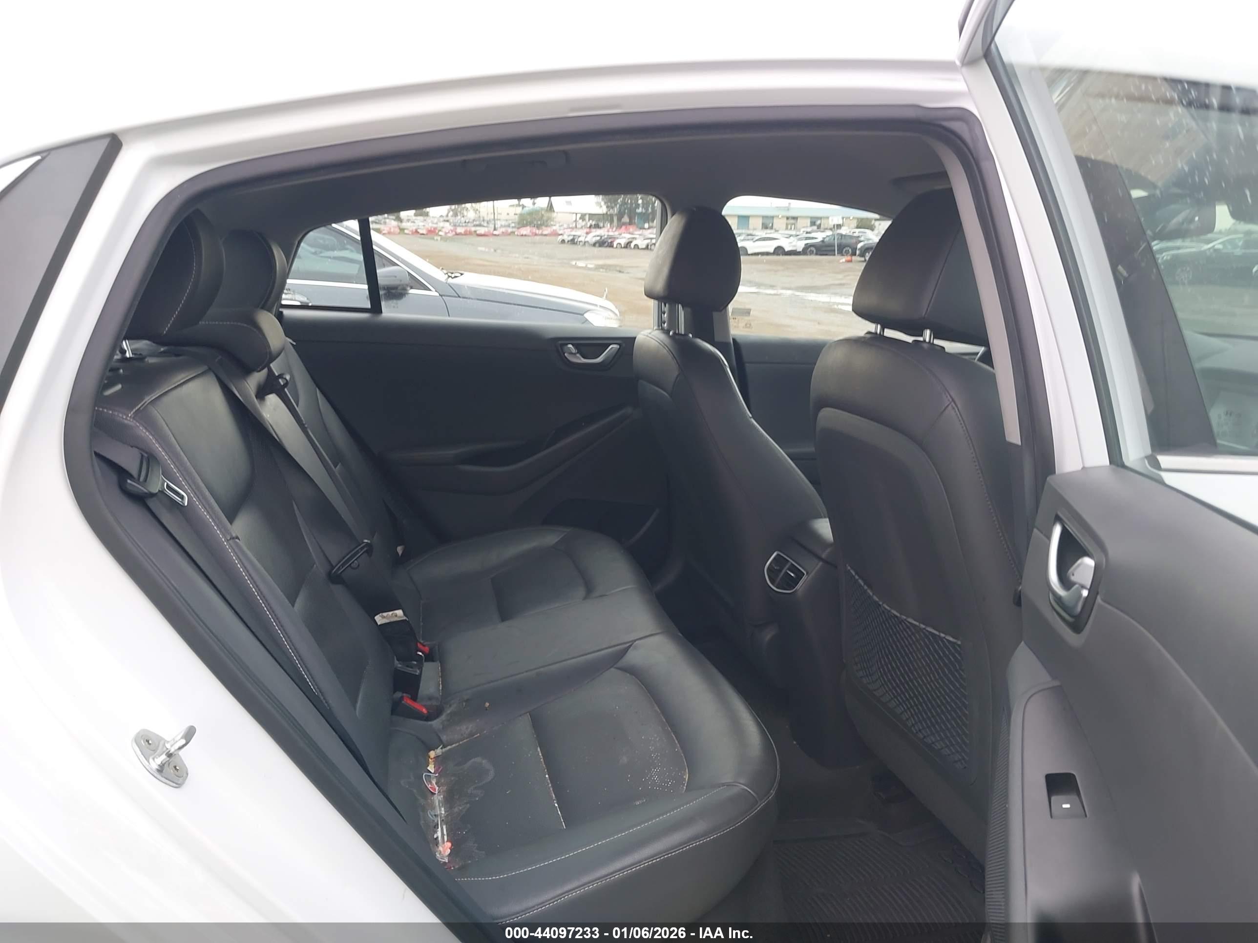 HYUNDAI IONIQ image 8