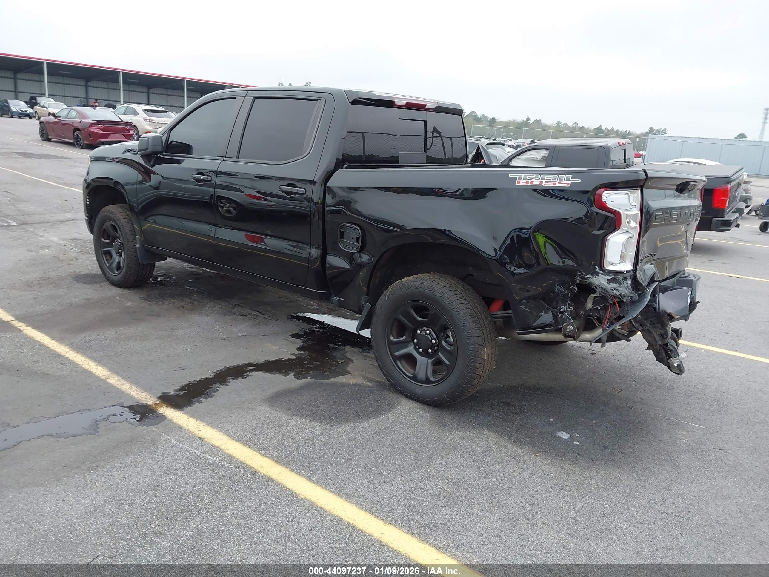 CHEVROLET SILVERADO image 3