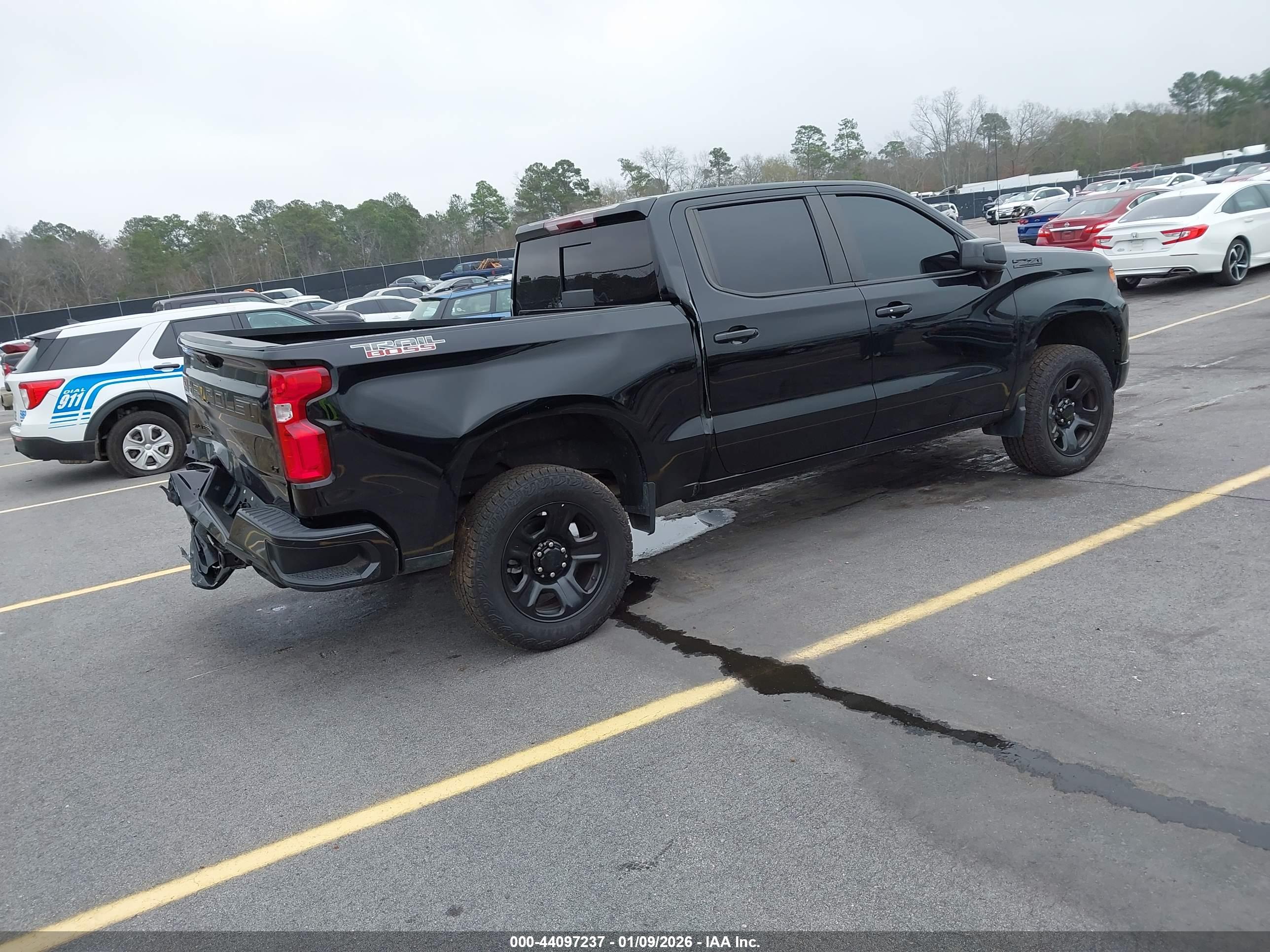 CHEVROLET SILVERADO image 4