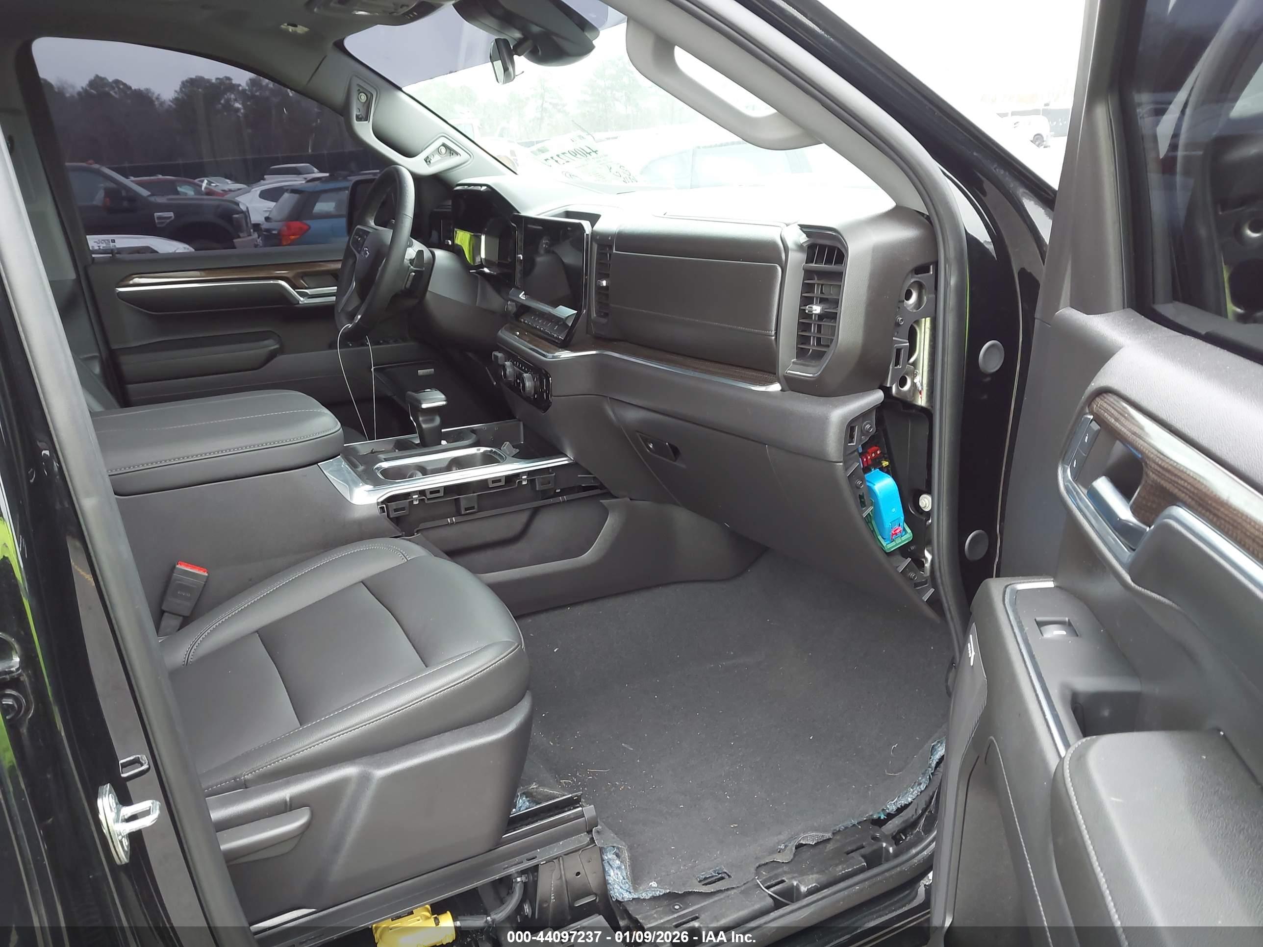 CHEVROLET SILVERADO image 5