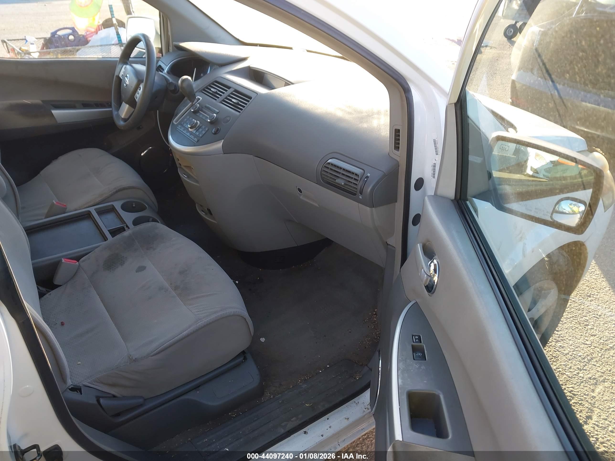 NISSAN QUEST image 5