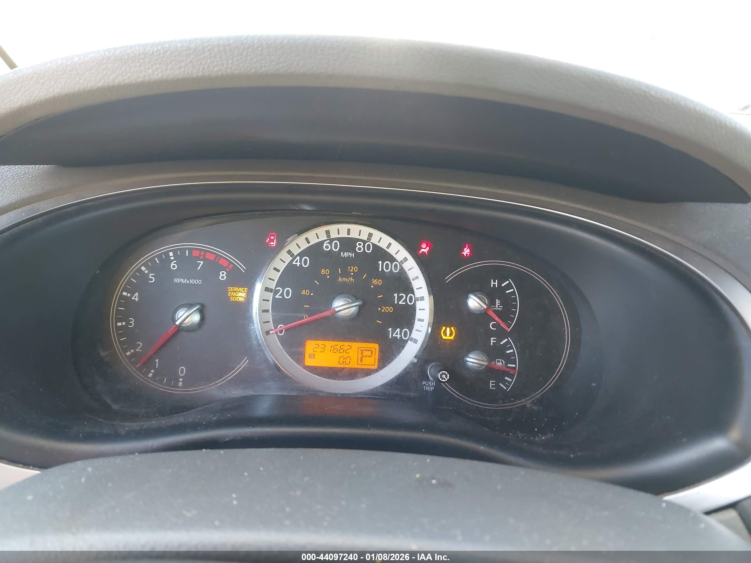 NISSAN QUEST image 7