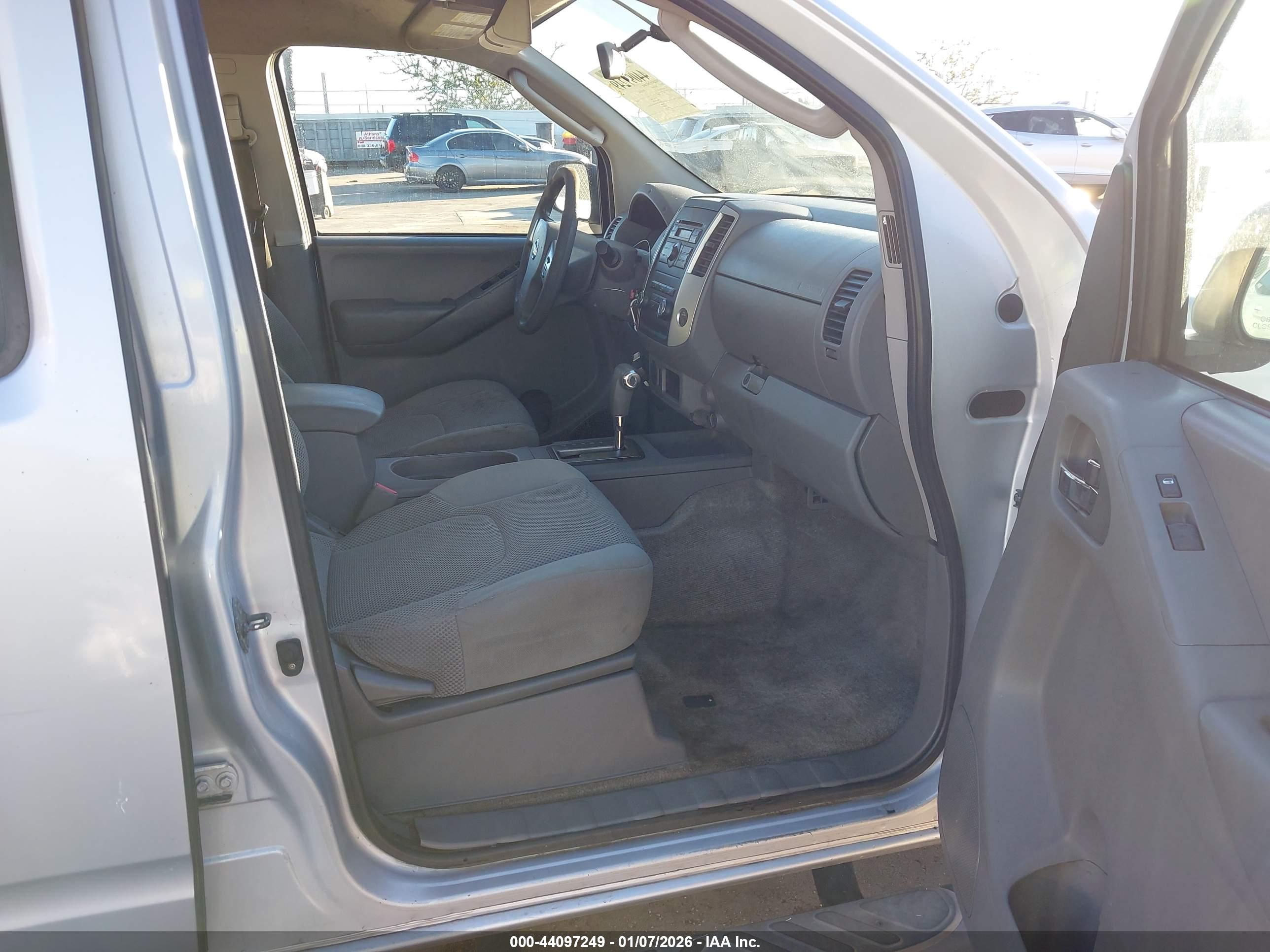 NISSAN FRONTIER image 5