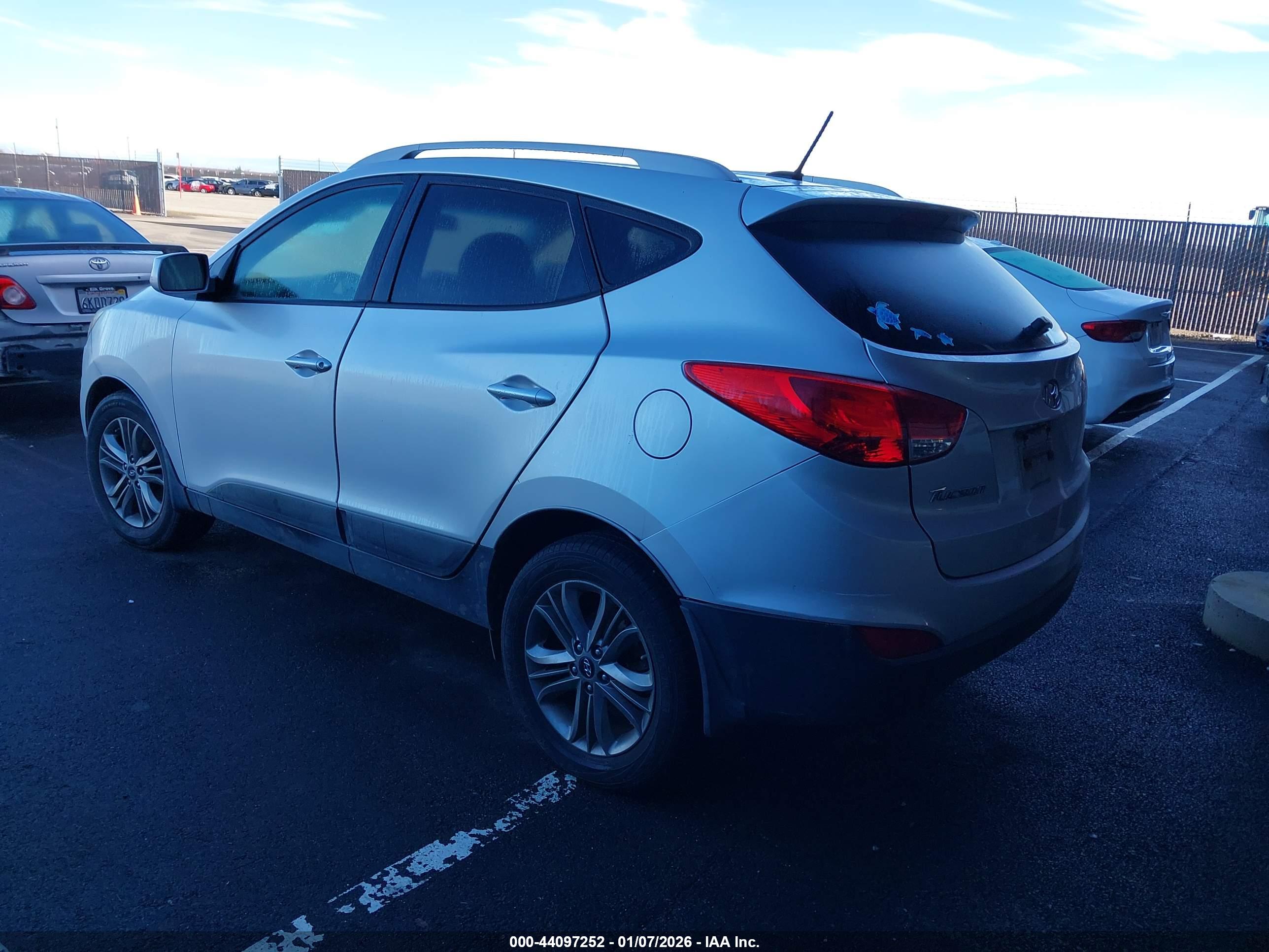 HYUNDAI TUCSON image 3