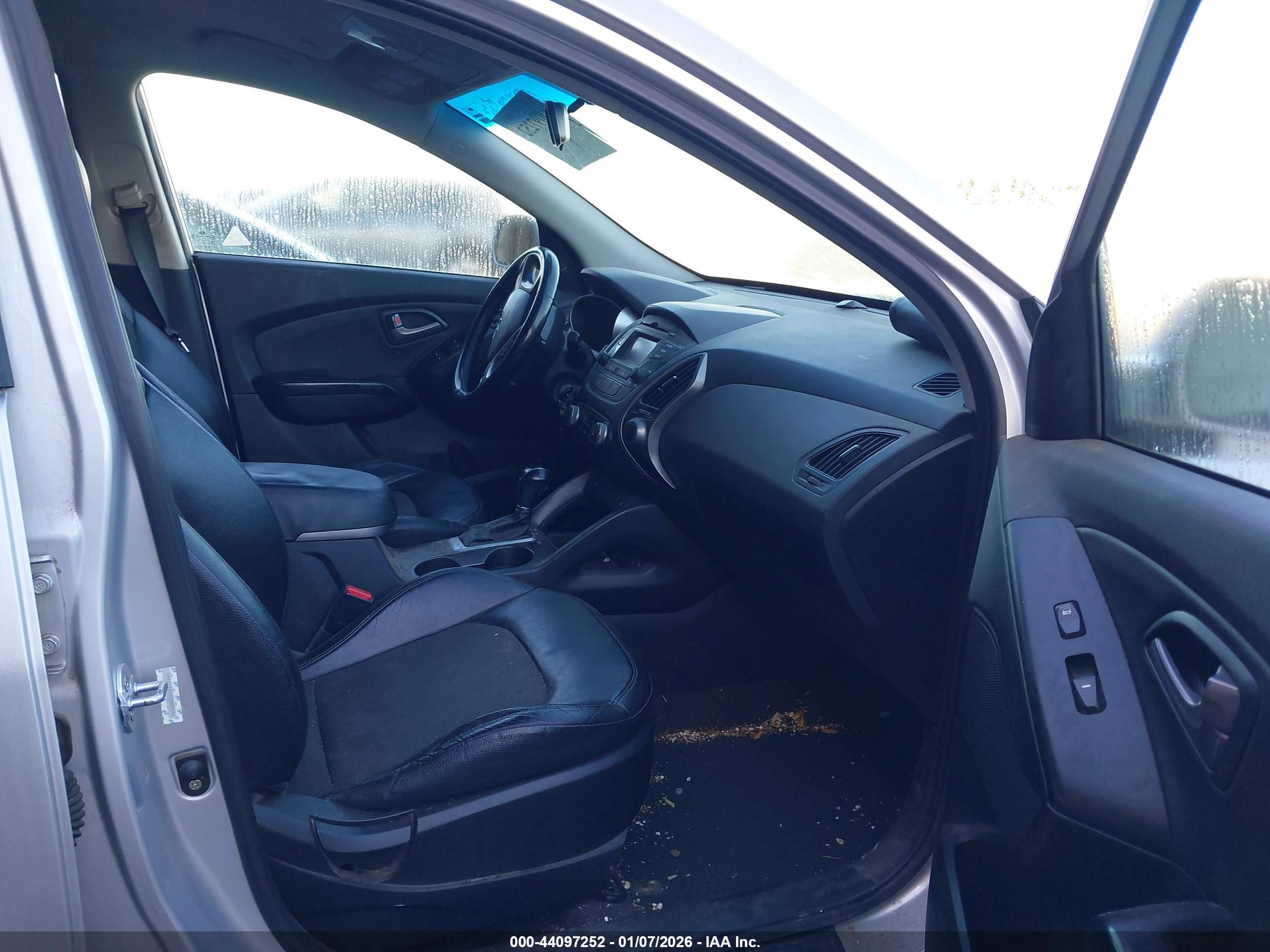 HYUNDAI TUCSON image 5