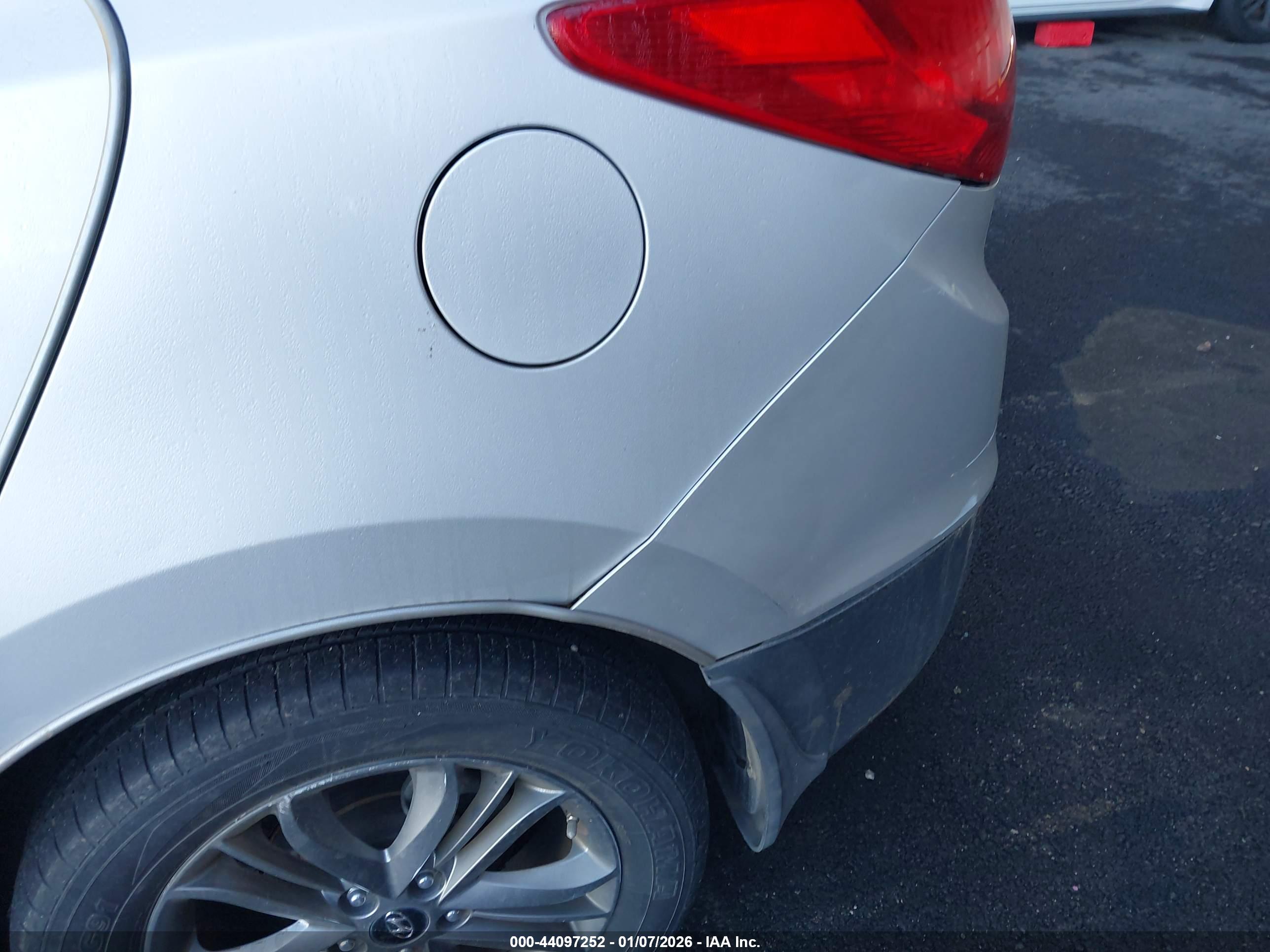 HYUNDAI TUCSON image 6