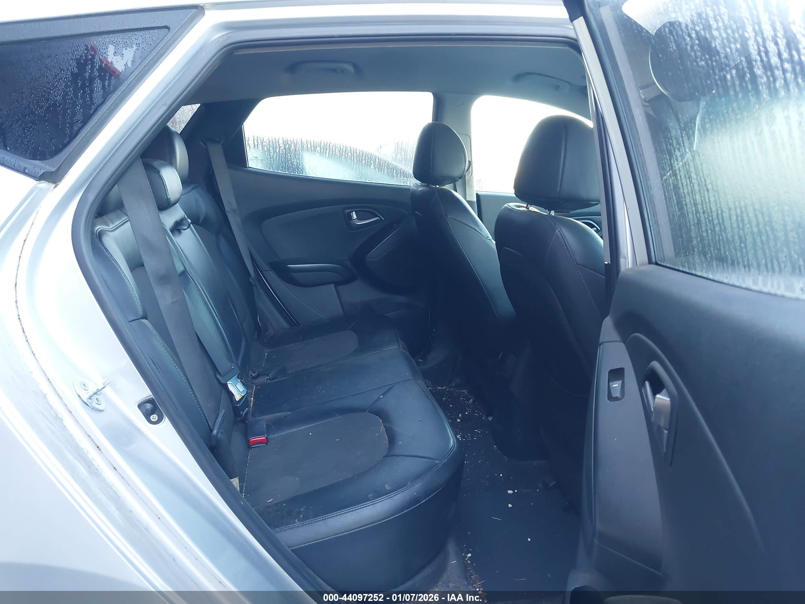 HYUNDAI TUCSON image 8
