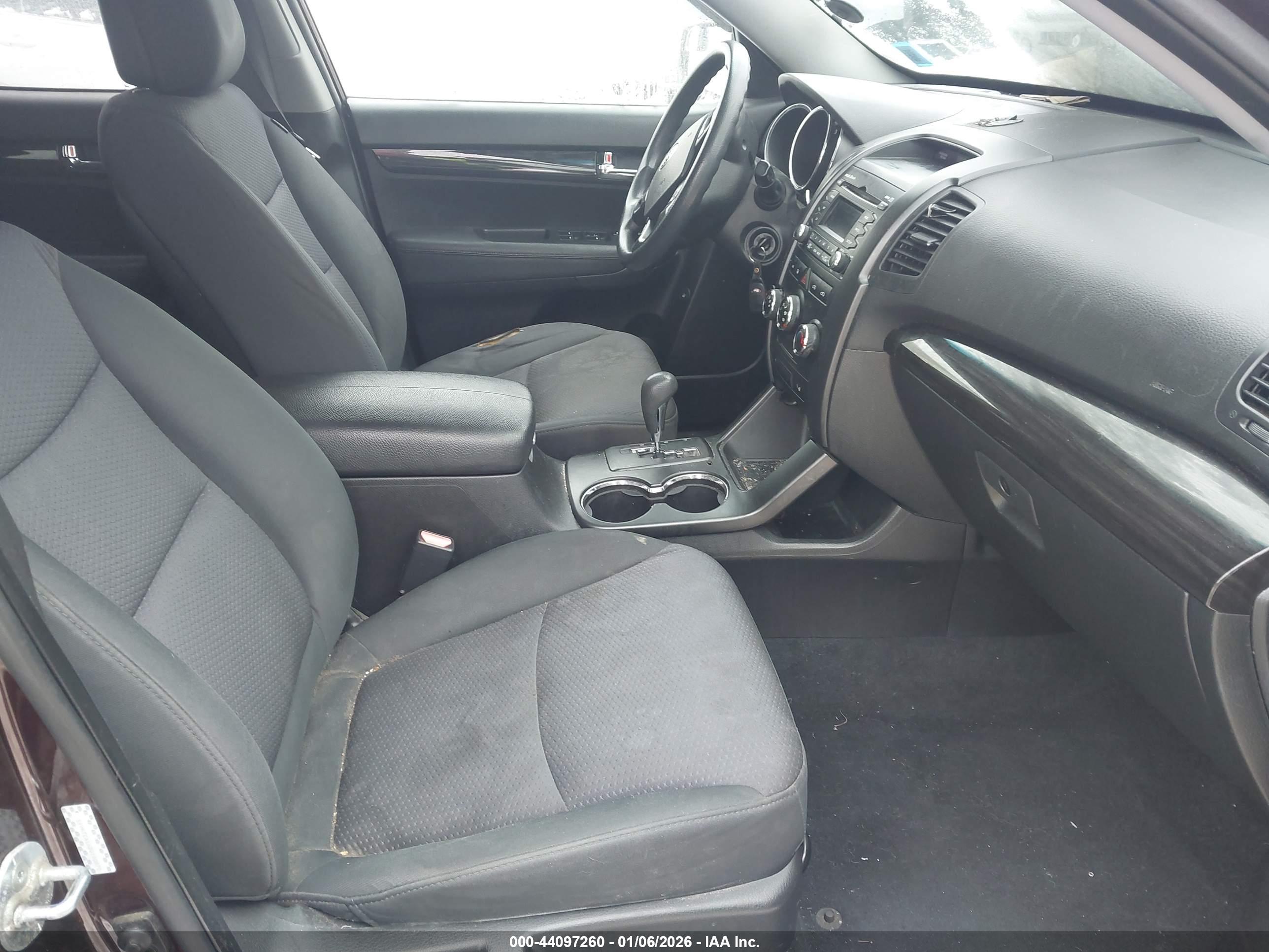 KIA SORENTO image 5
