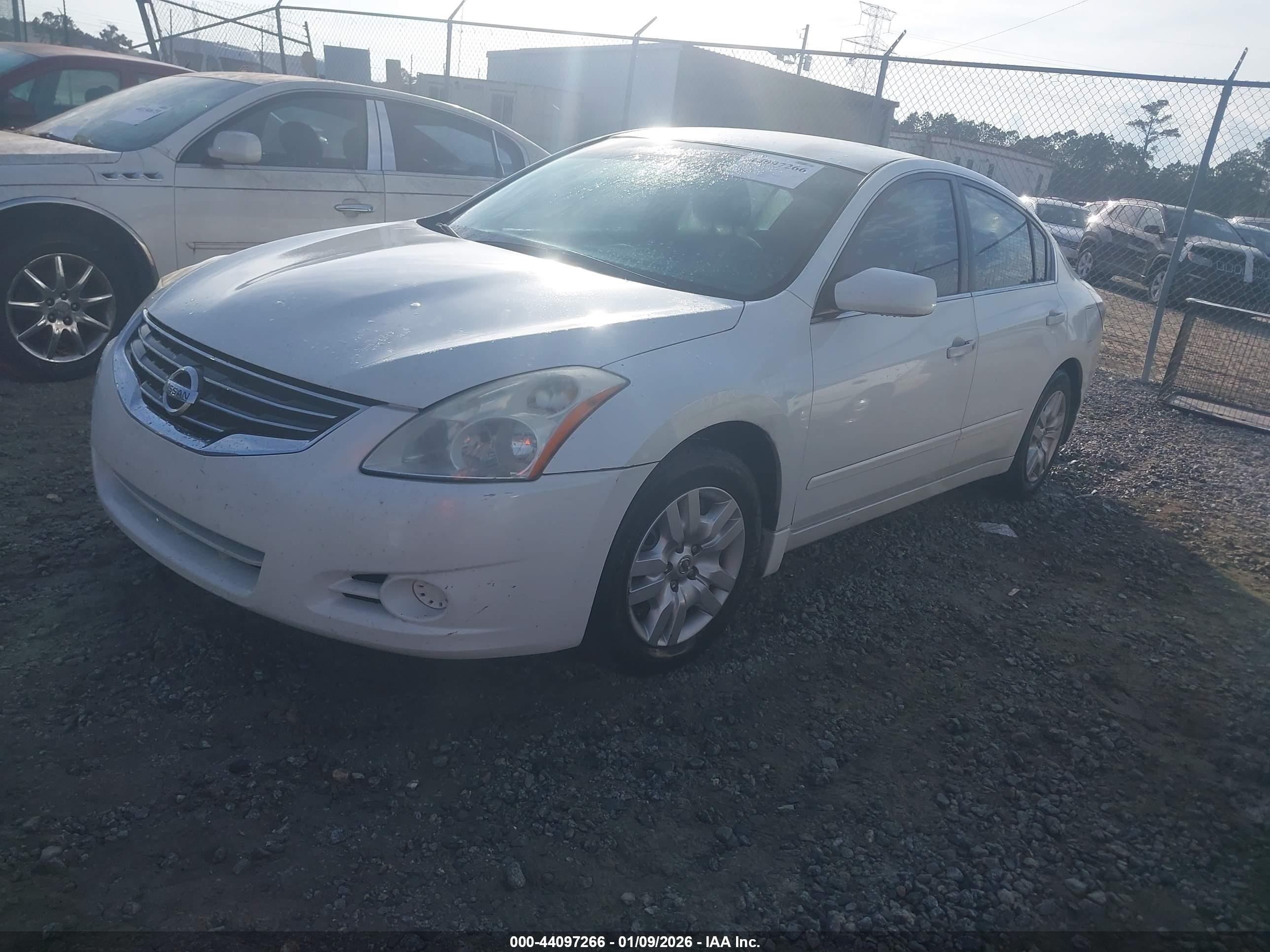 NISSAN ALTIMA image 2