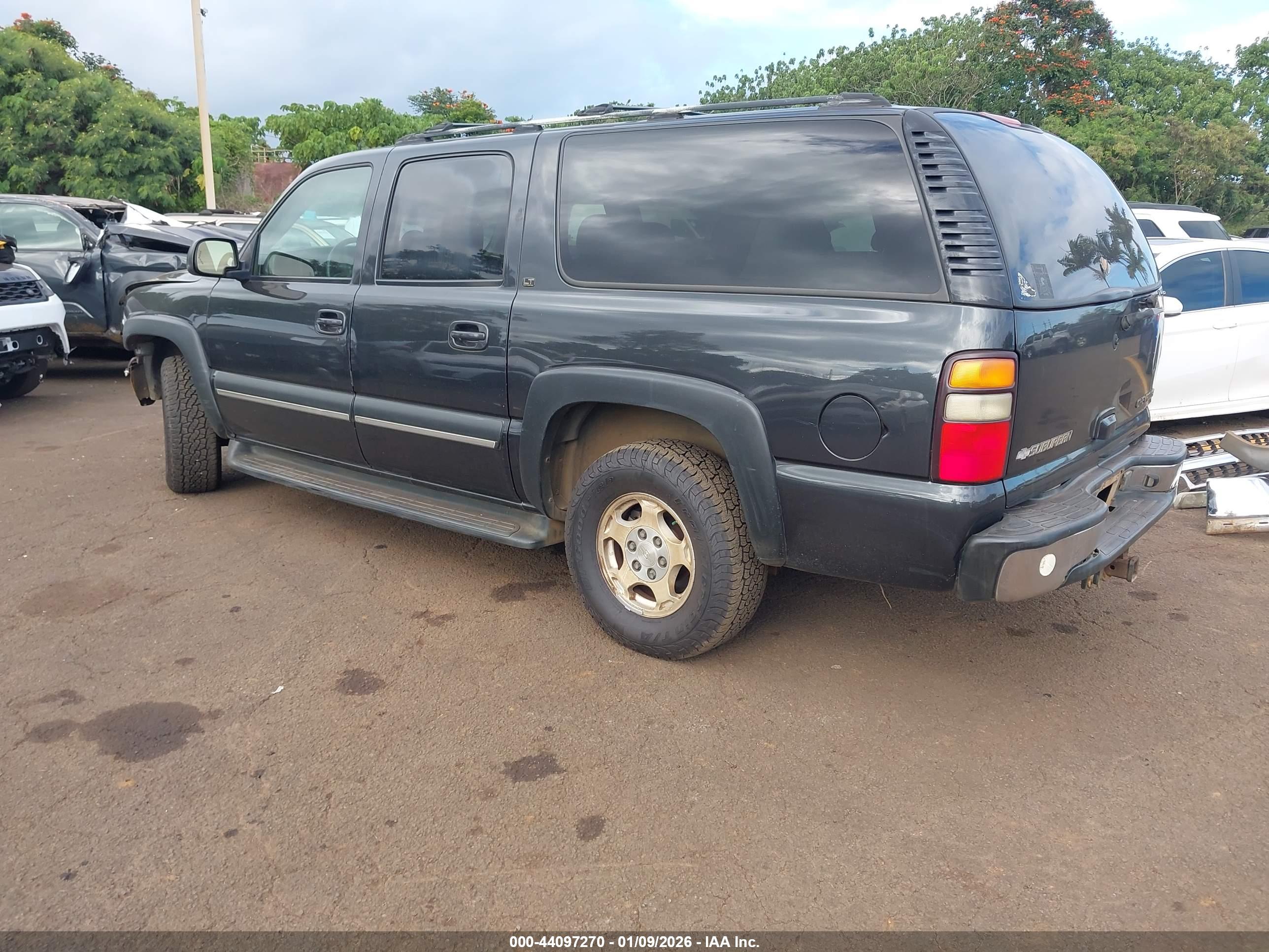 CHEVROLET SUBURBAN image 3