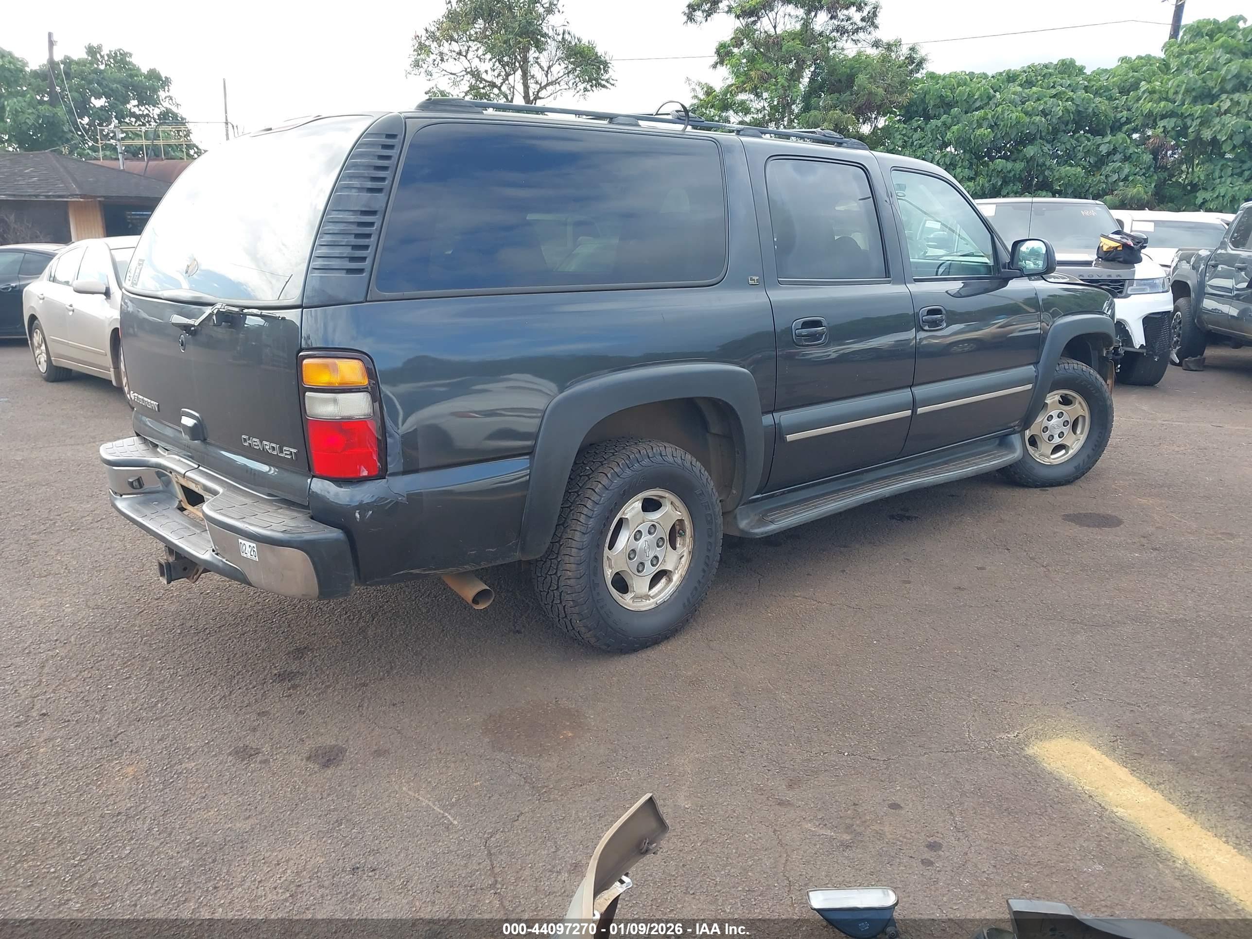 CHEVROLET SUBURBAN image 4