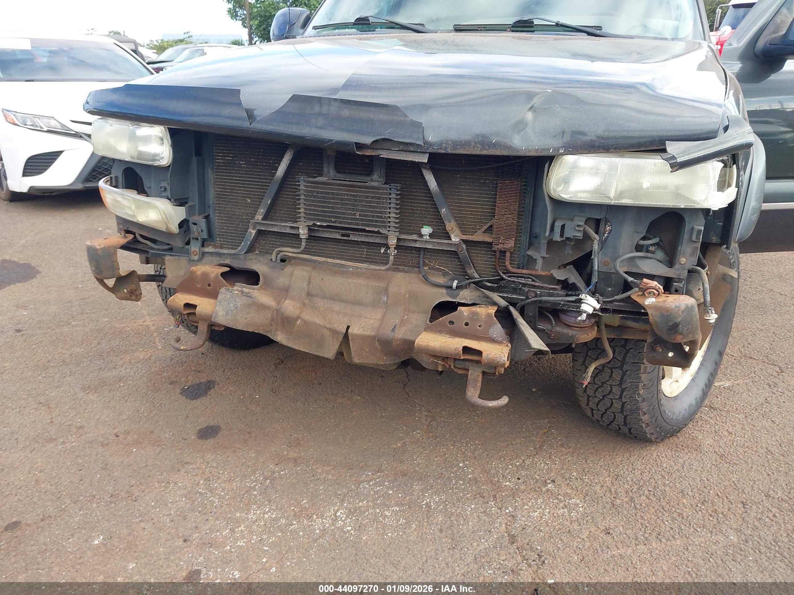 CHEVROLET SUBURBAN image 6