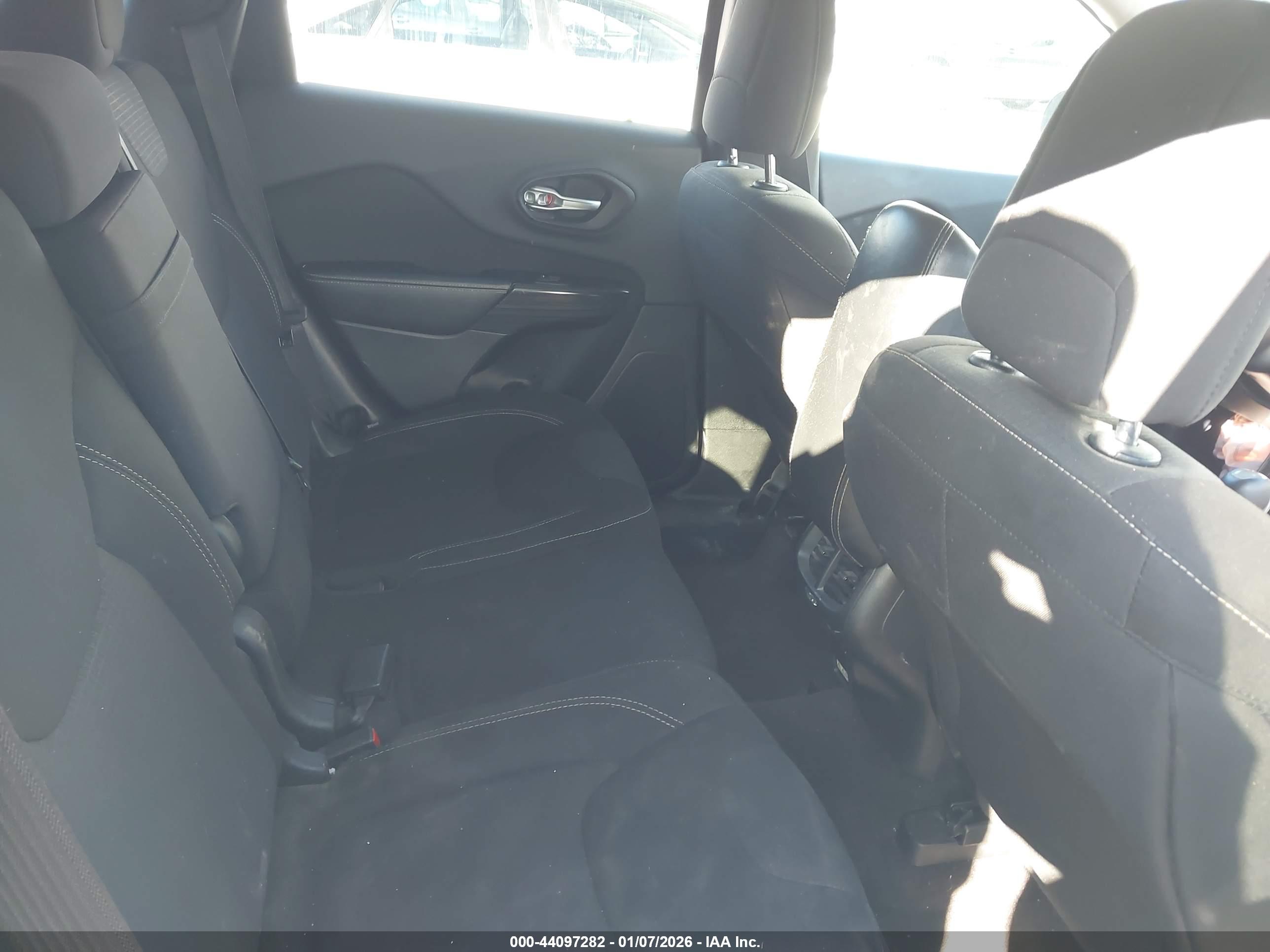 JEEP CHEROKEE image 8