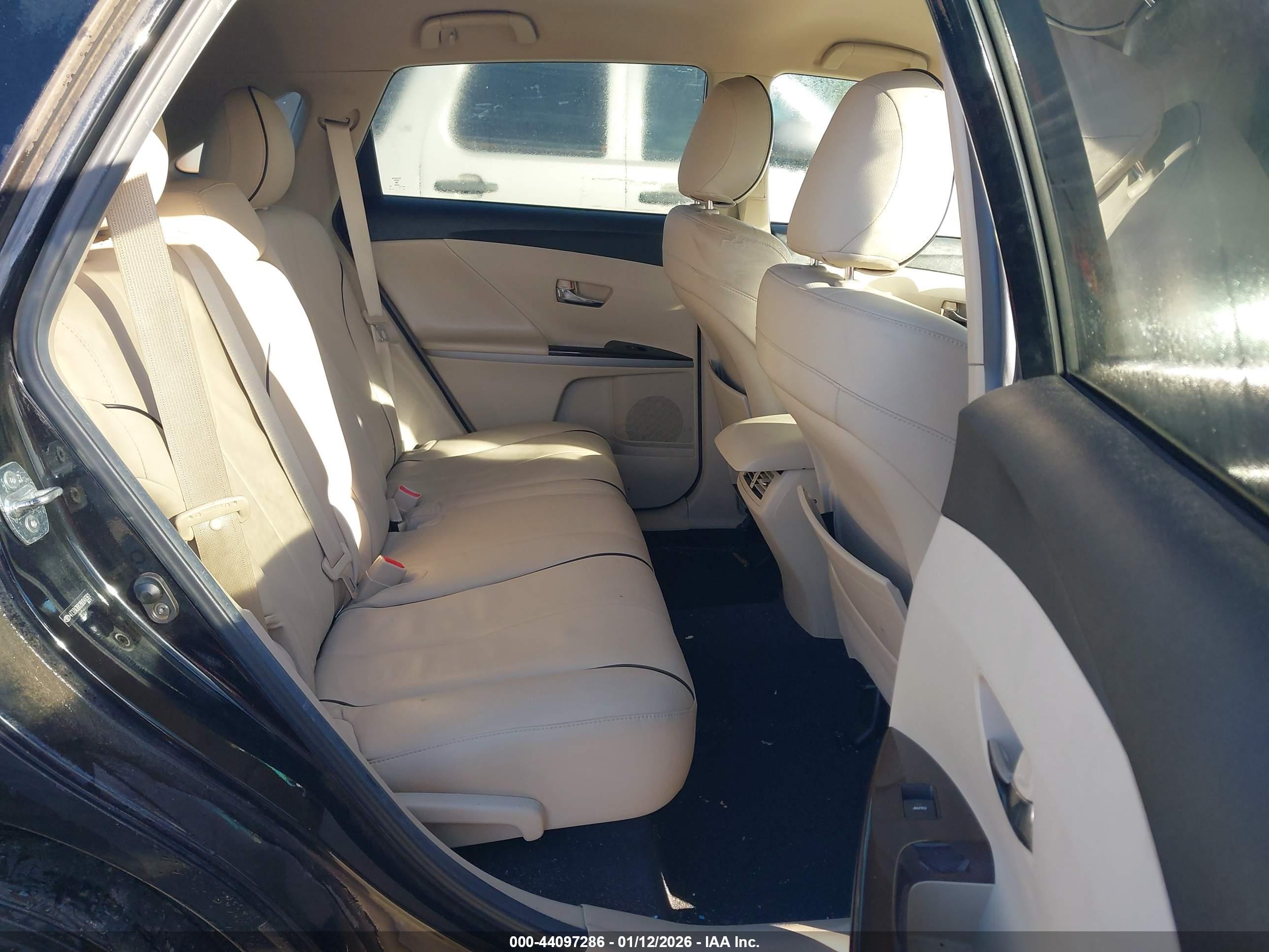 TOYOTA VENZA image 8