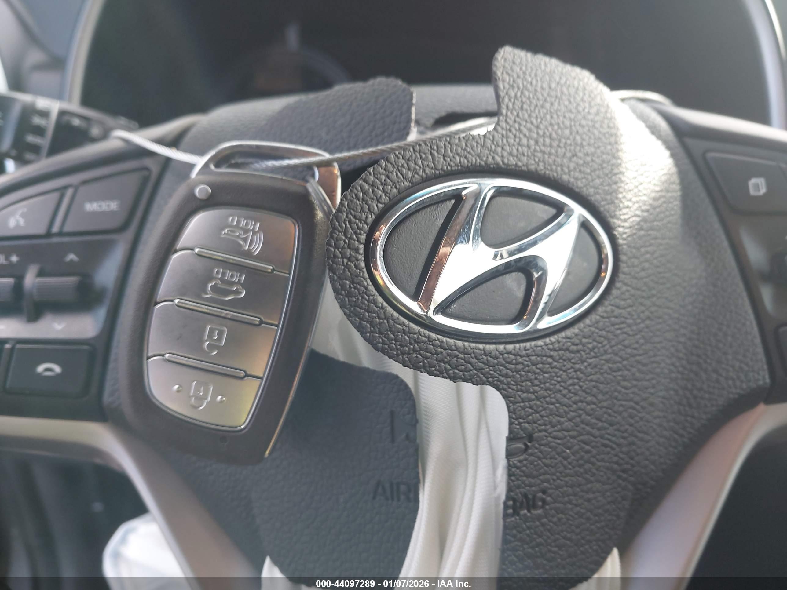 HYUNDAI TUCSON image 11