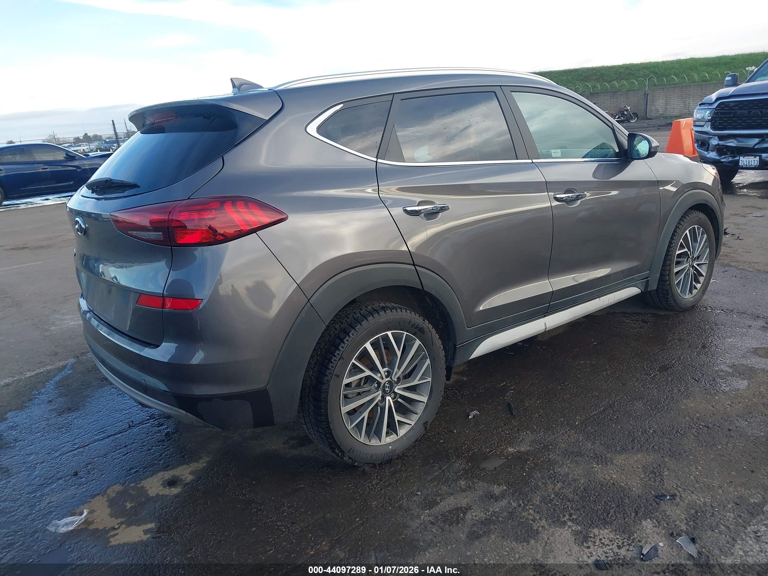 HYUNDAI TUCSON image 4