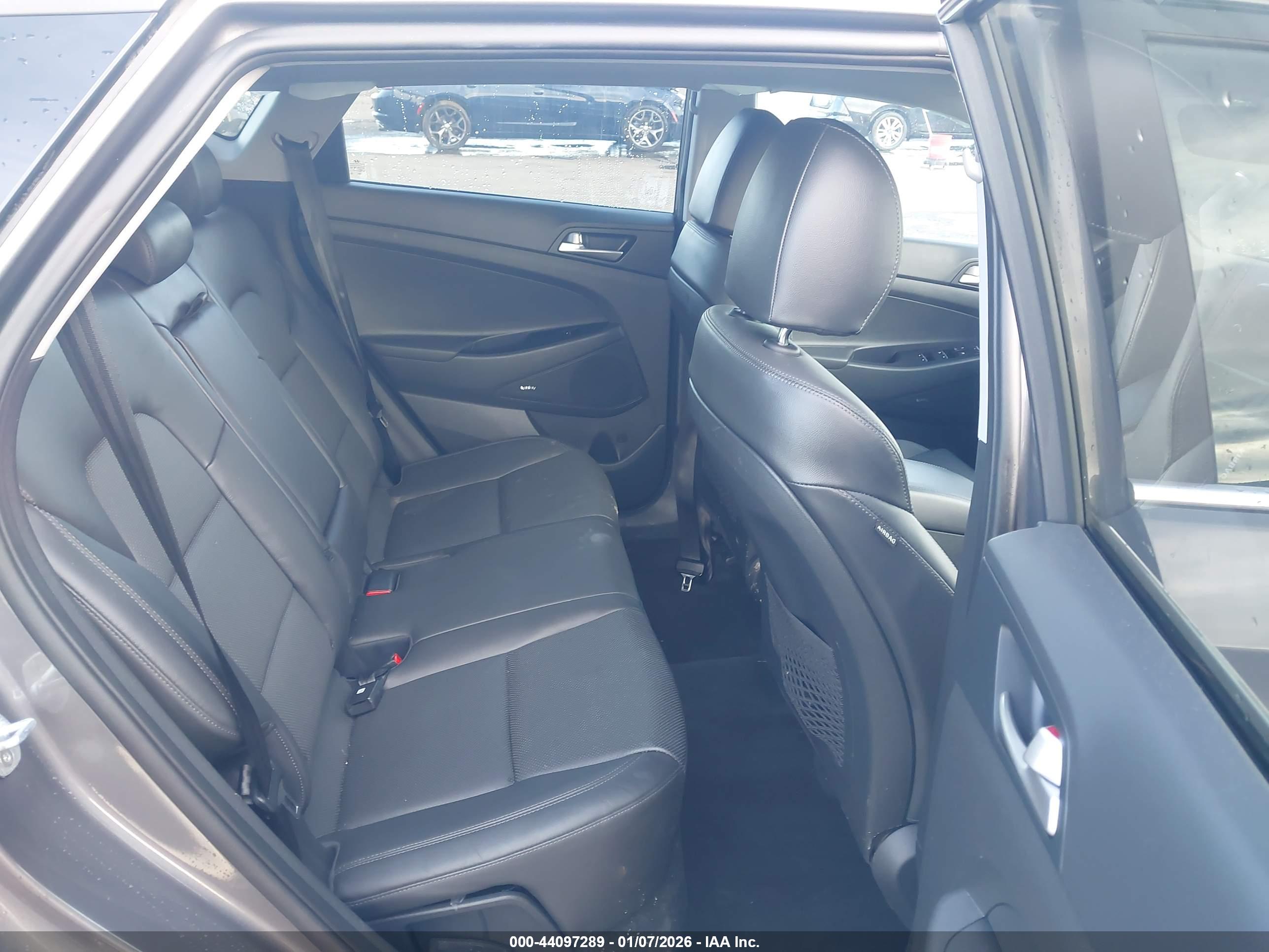 HYUNDAI TUCSON image 8