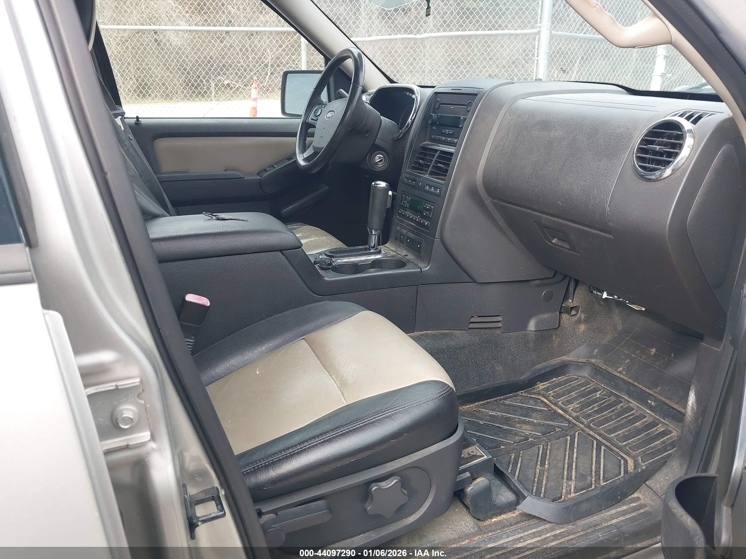 FORD EXPLORER image 5