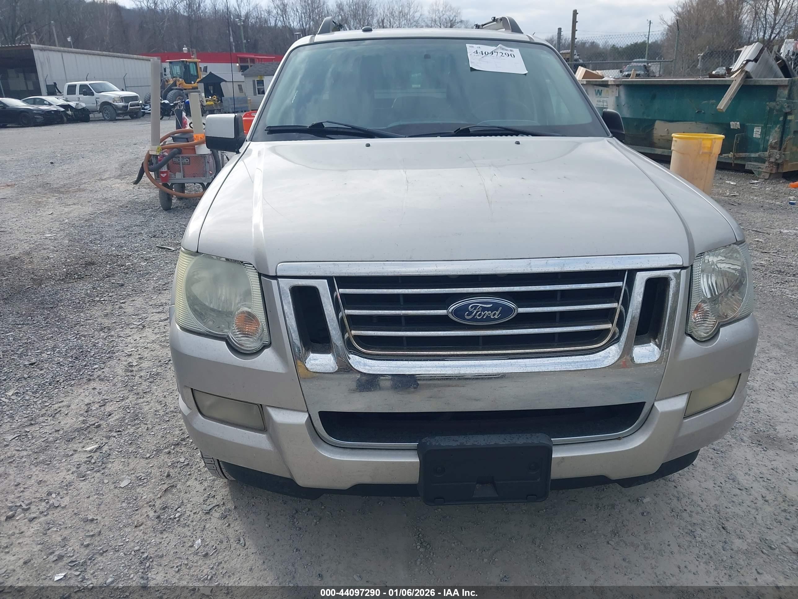 FORD EXPLORER image 6