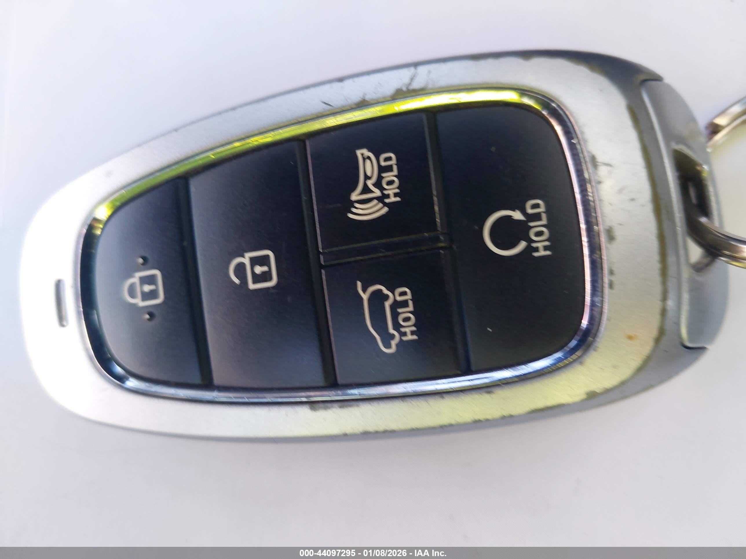 HYUNDAI SANTA image 11