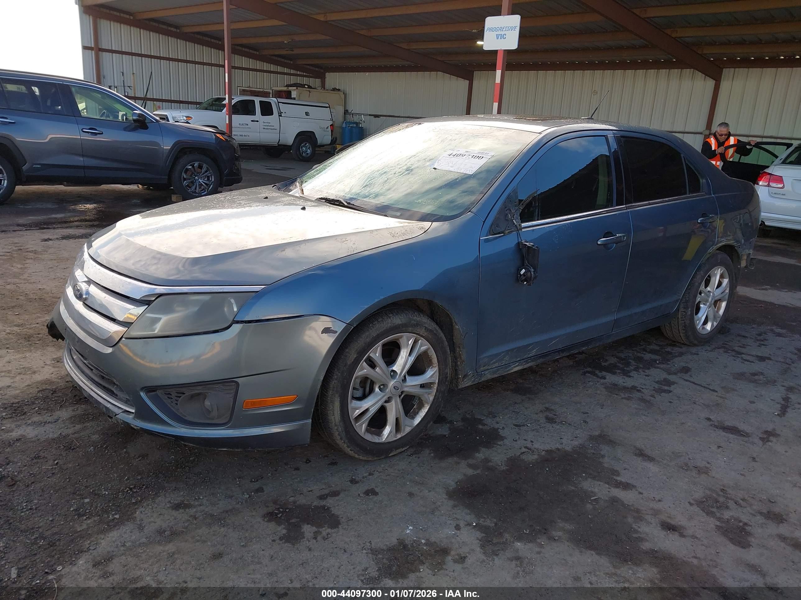FORD FUSION image 2
