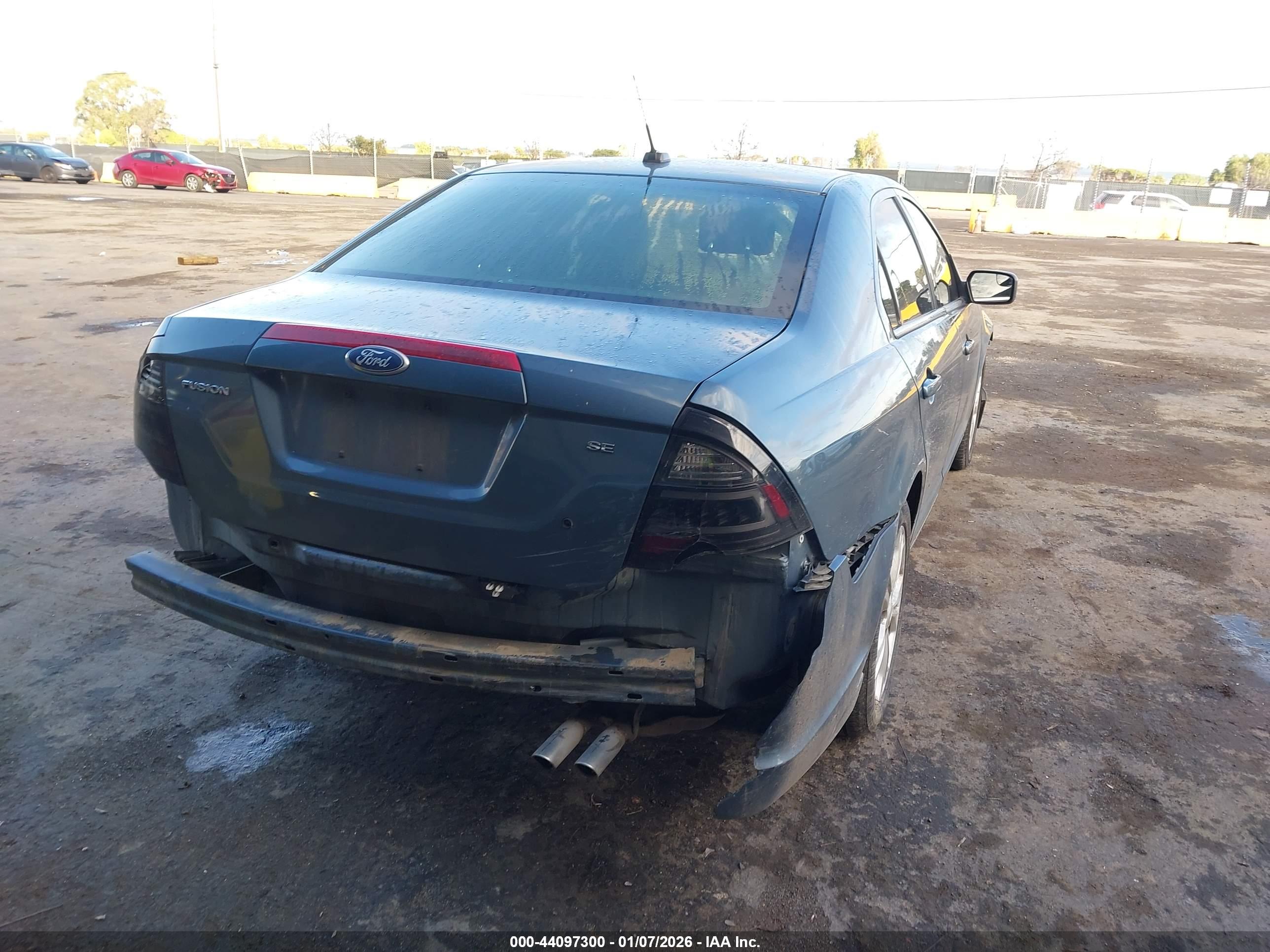 FORD FUSION image 4
