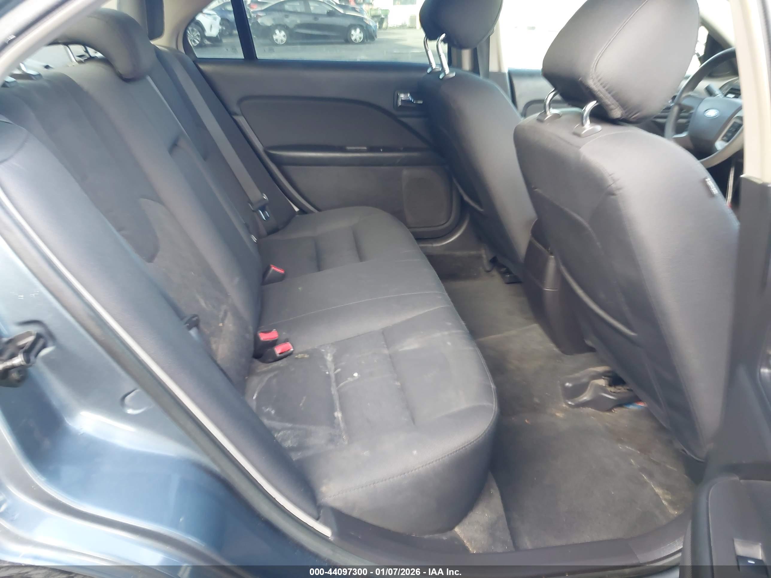 FORD FUSION image 8