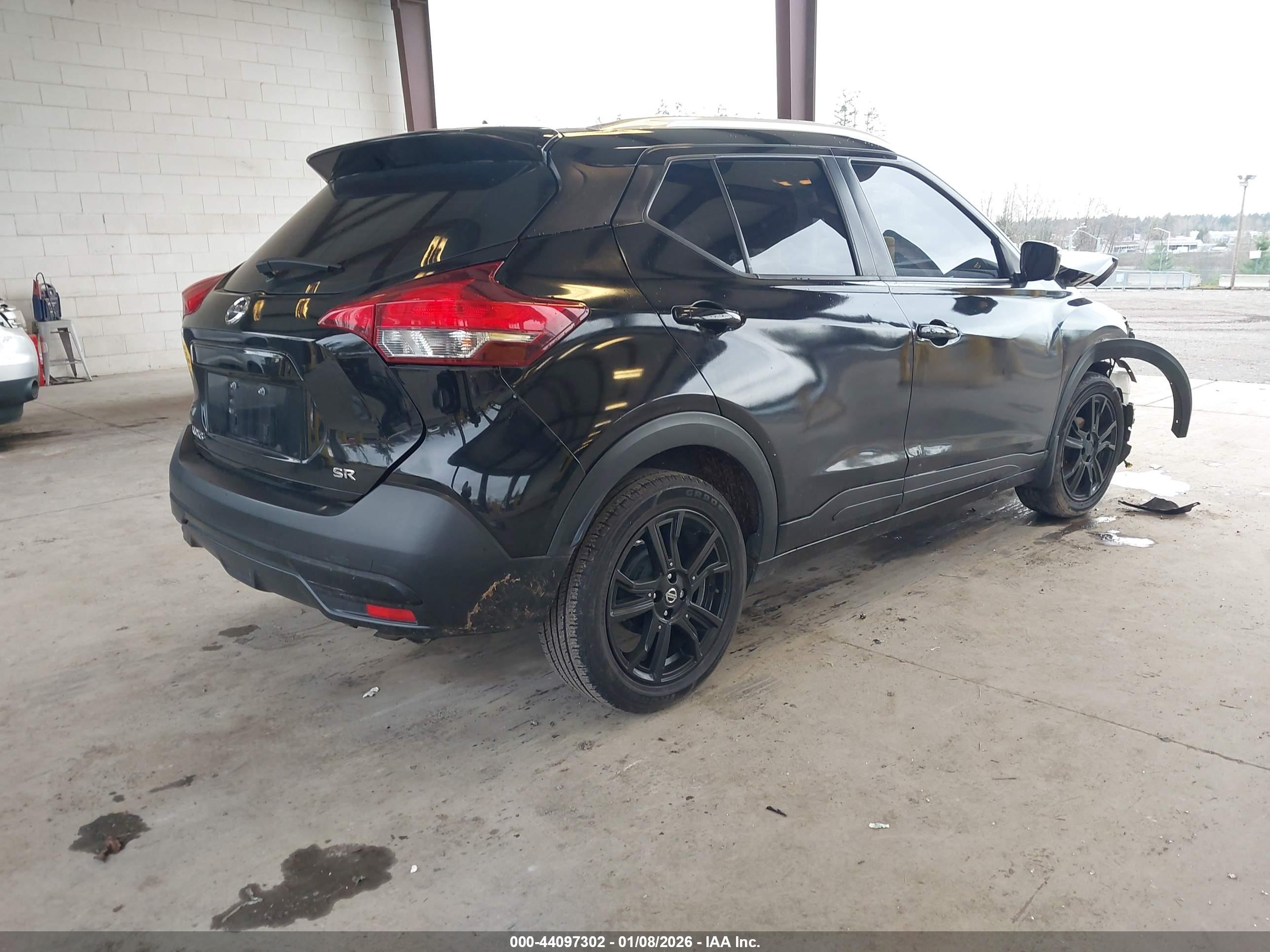 NISSAN KICKS image 4