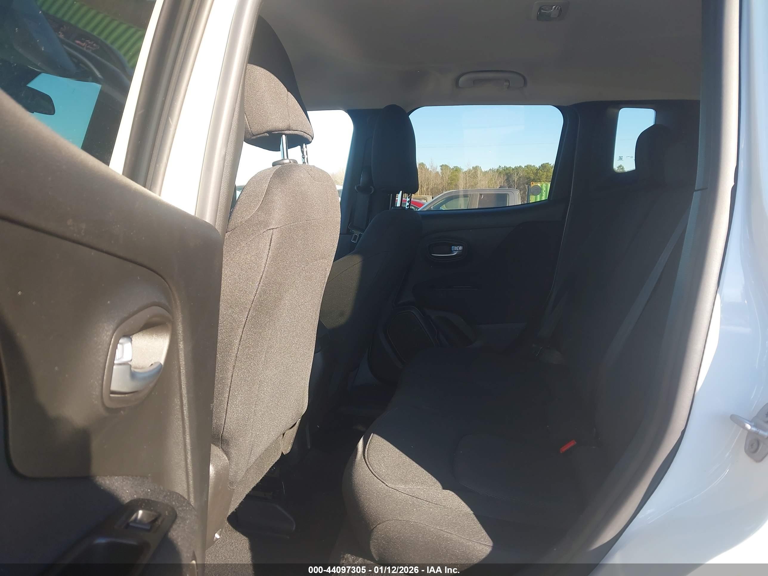 JEEP RENEGADE image 8