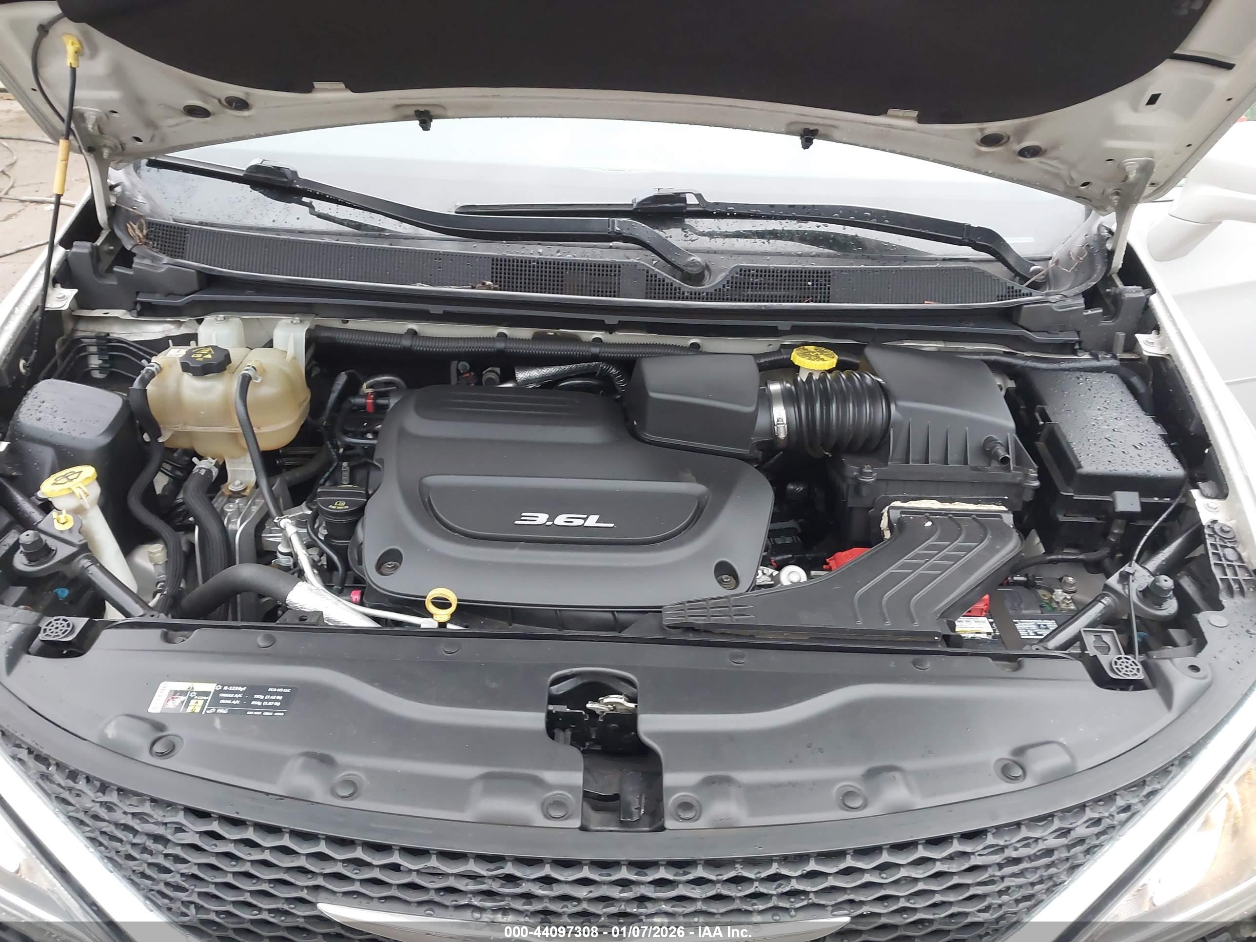 CHRYSLER PACIFICA image 10