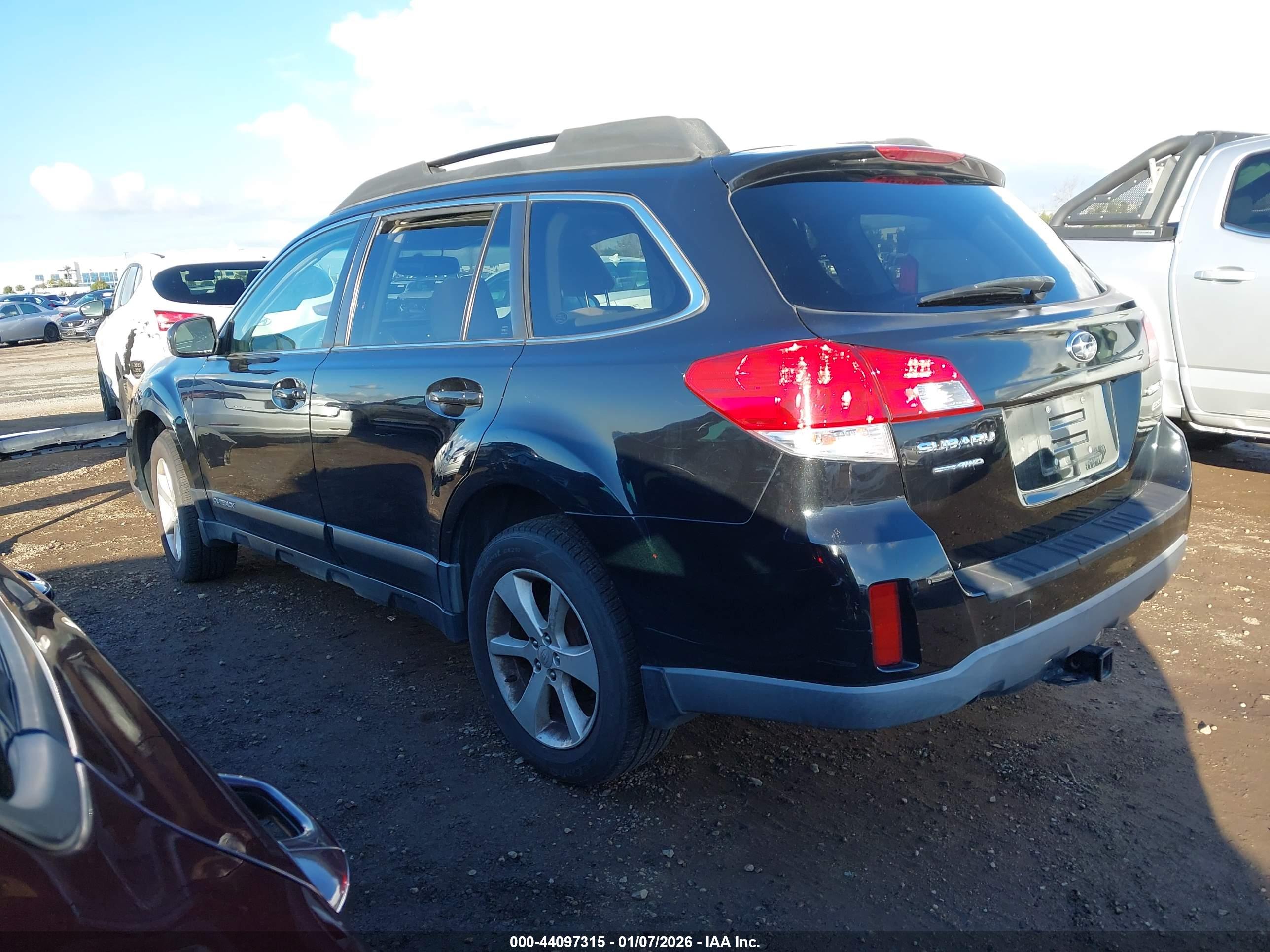 SUBARU OUTBACK image 3