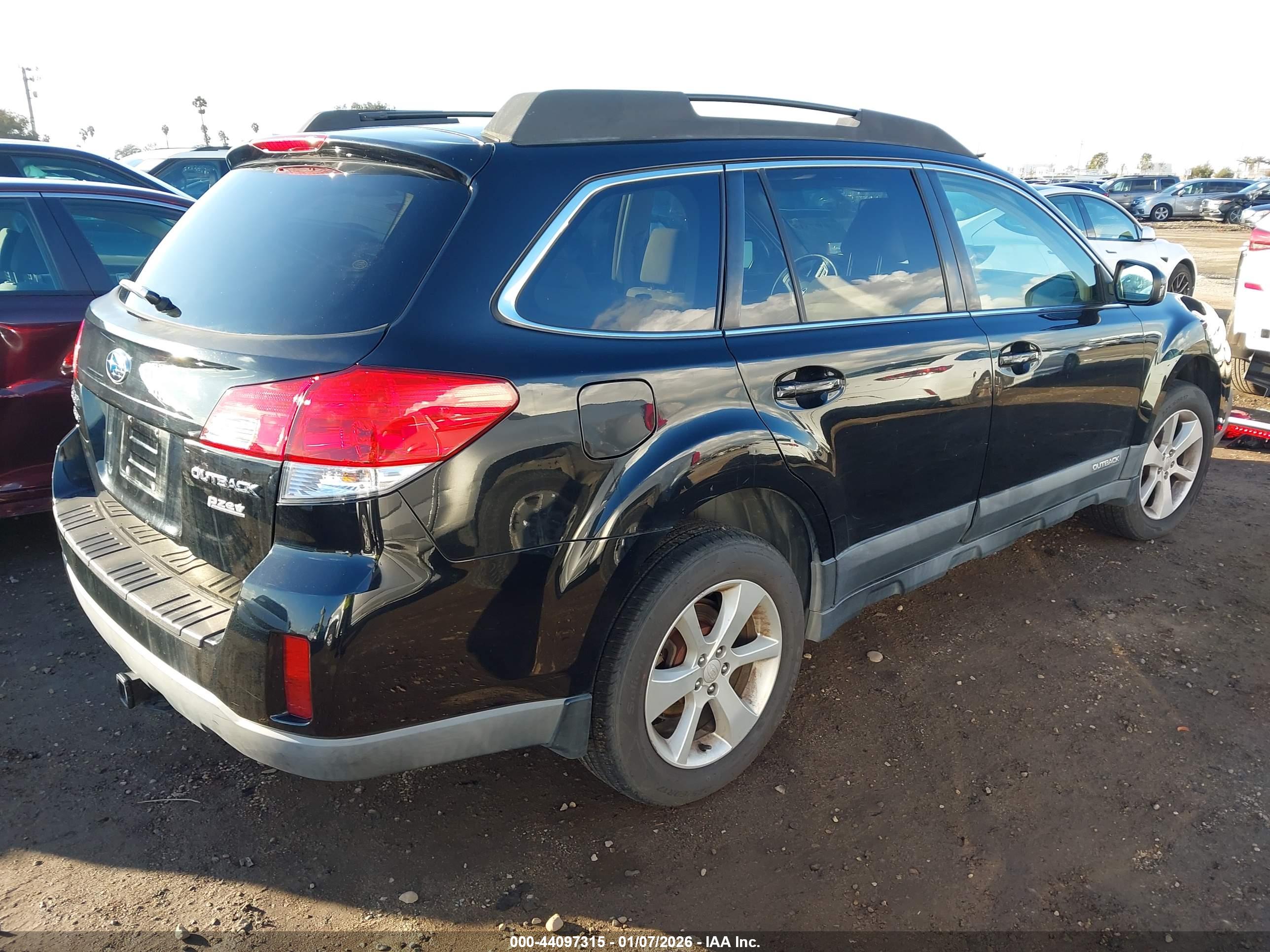 SUBARU OUTBACK image 4