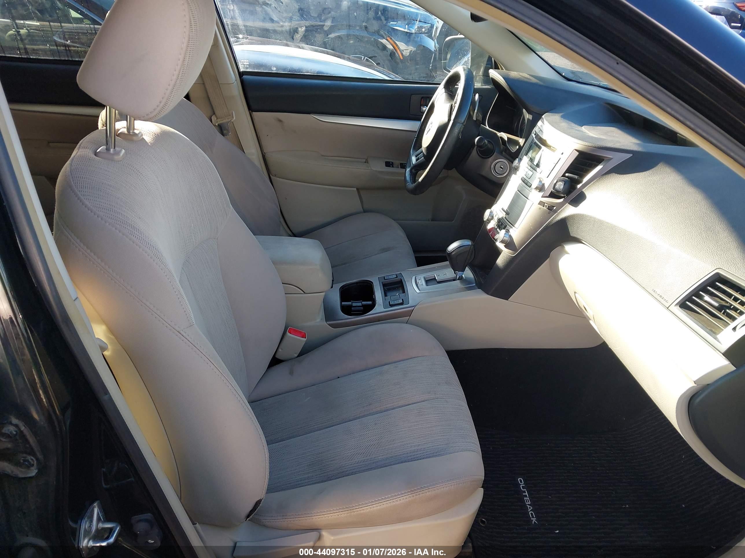 SUBARU OUTBACK image 5