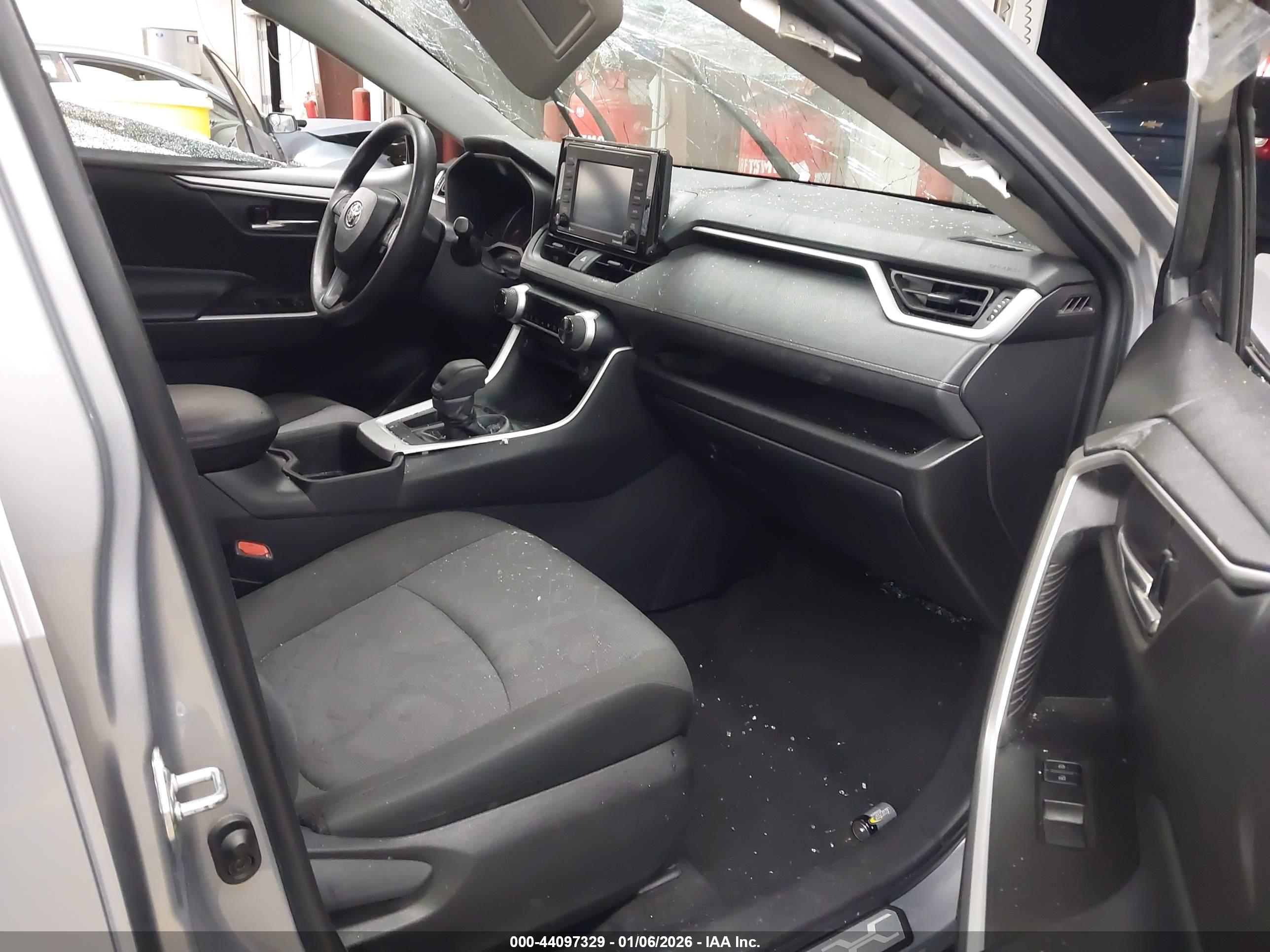 TOYOTA RAV4 image 5
