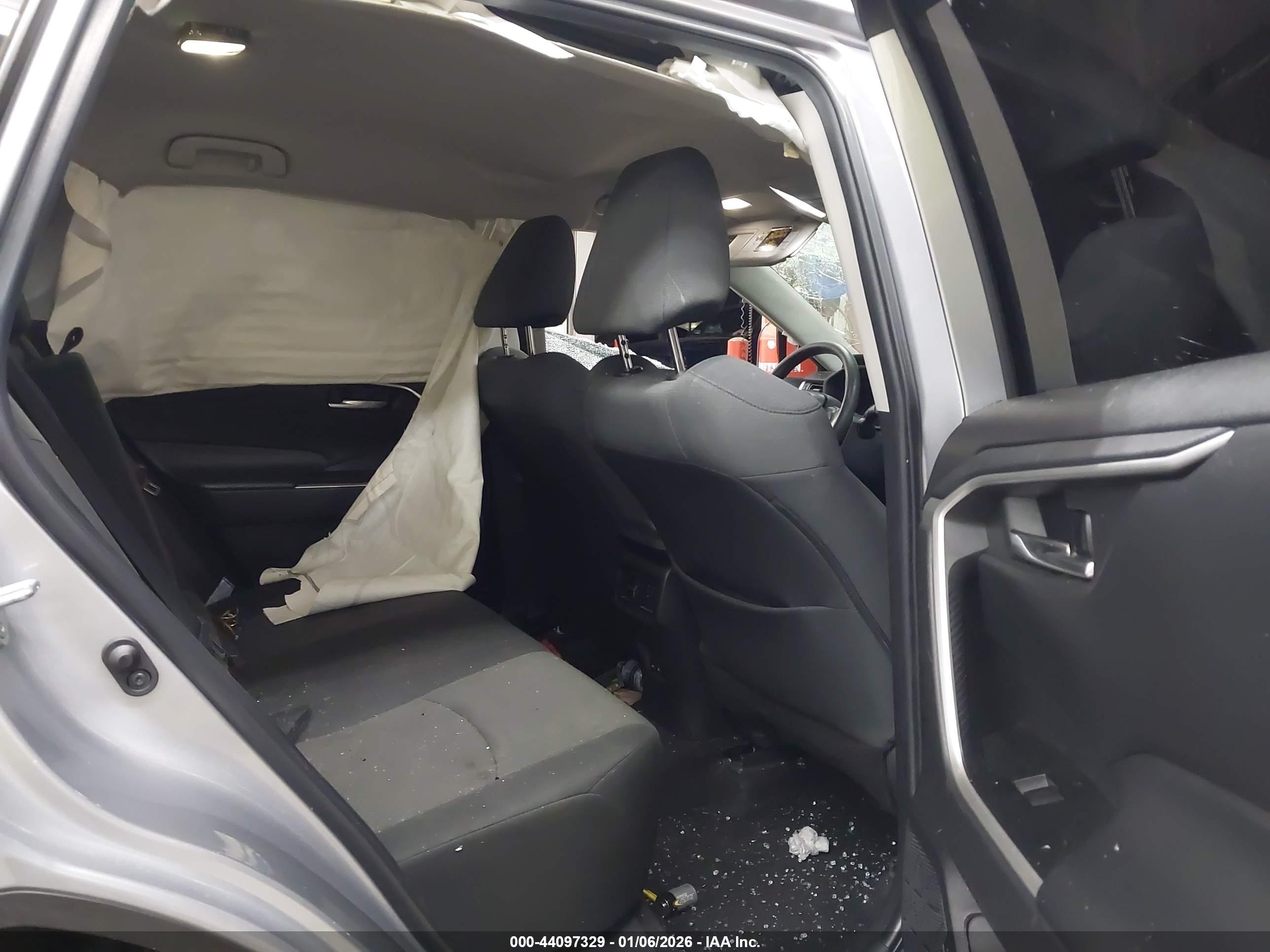 TOYOTA RAV4 image 8