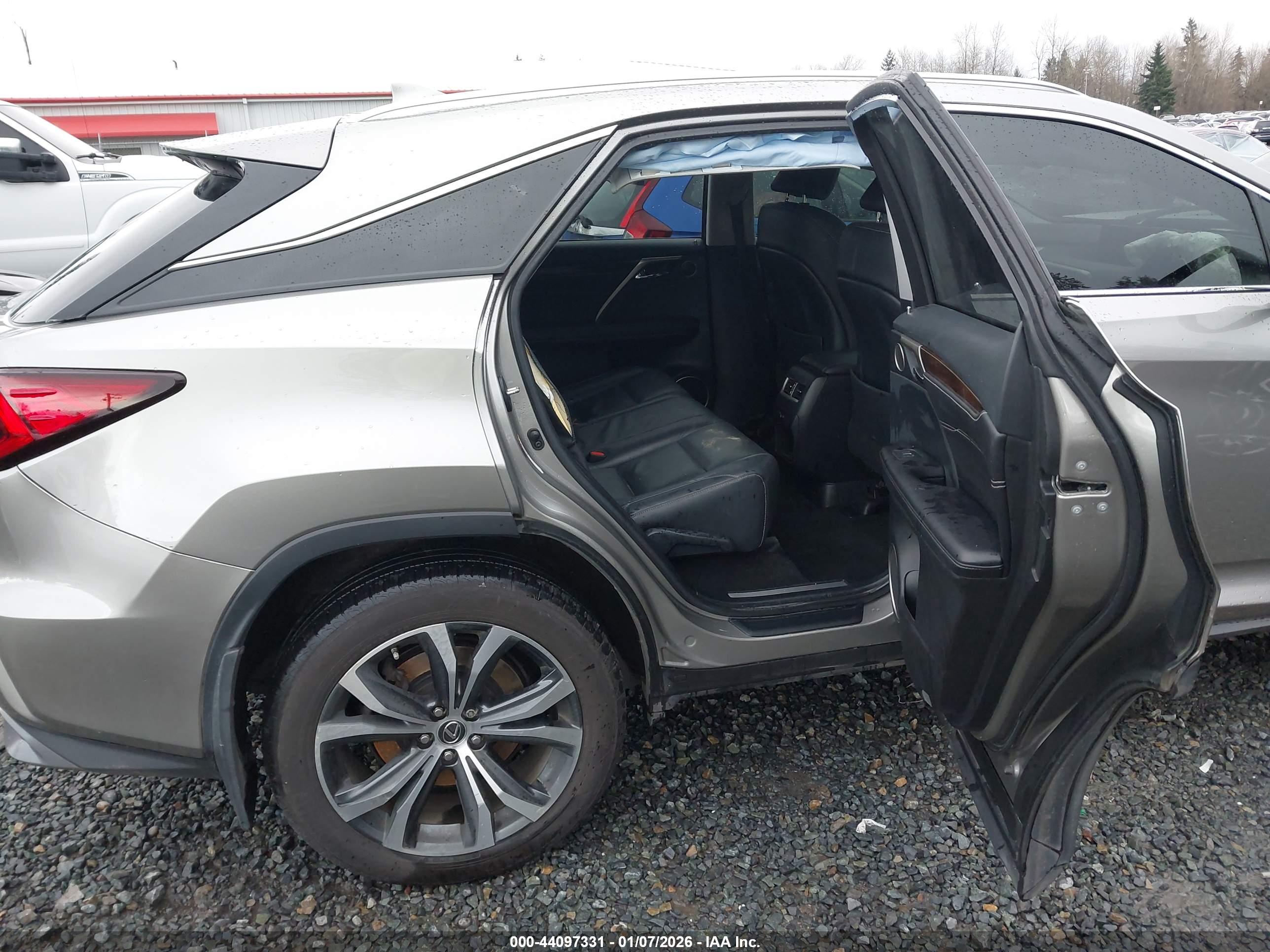 LEXUS RX image 8