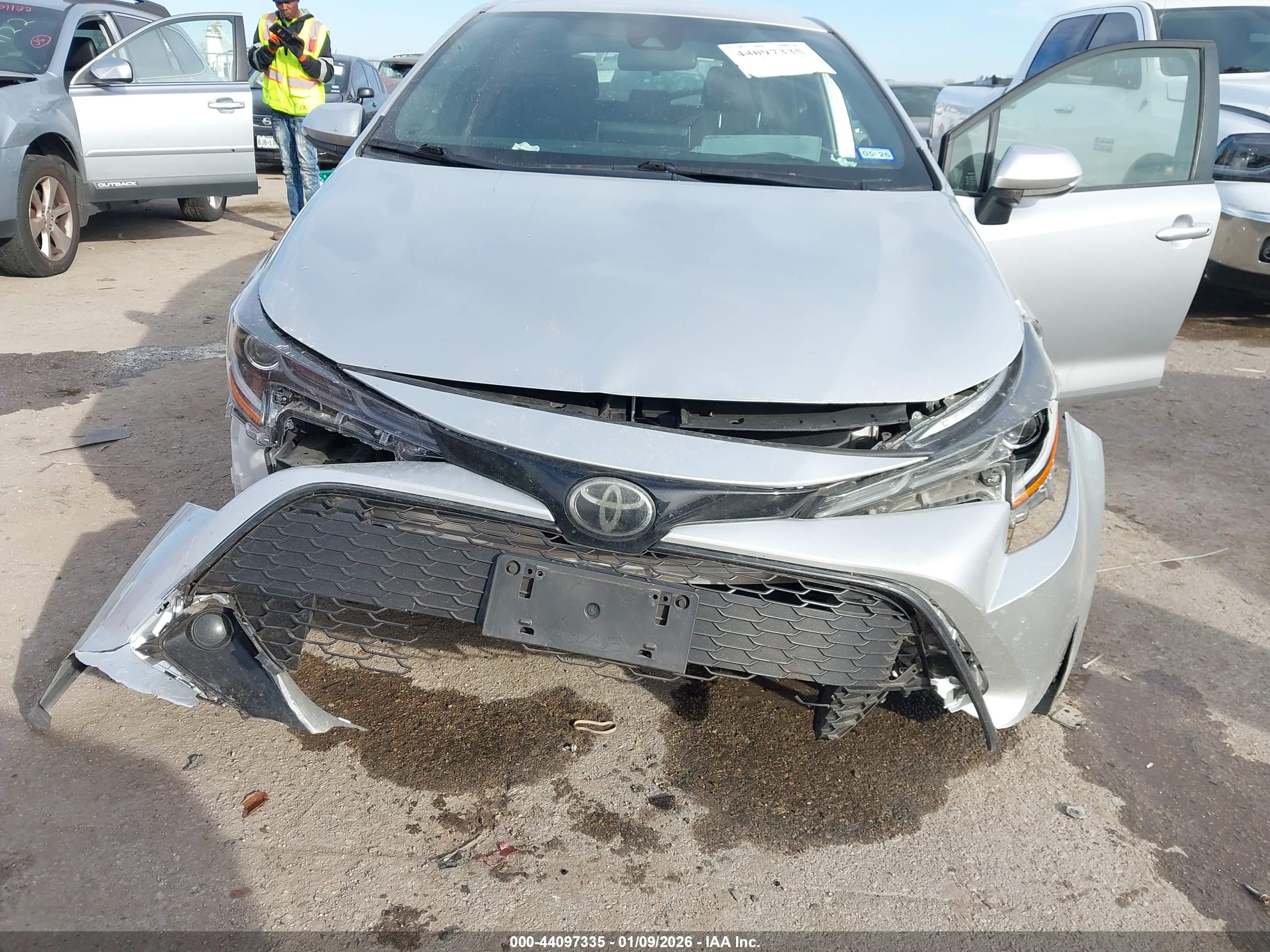 TOYOTA COROLLA image 6