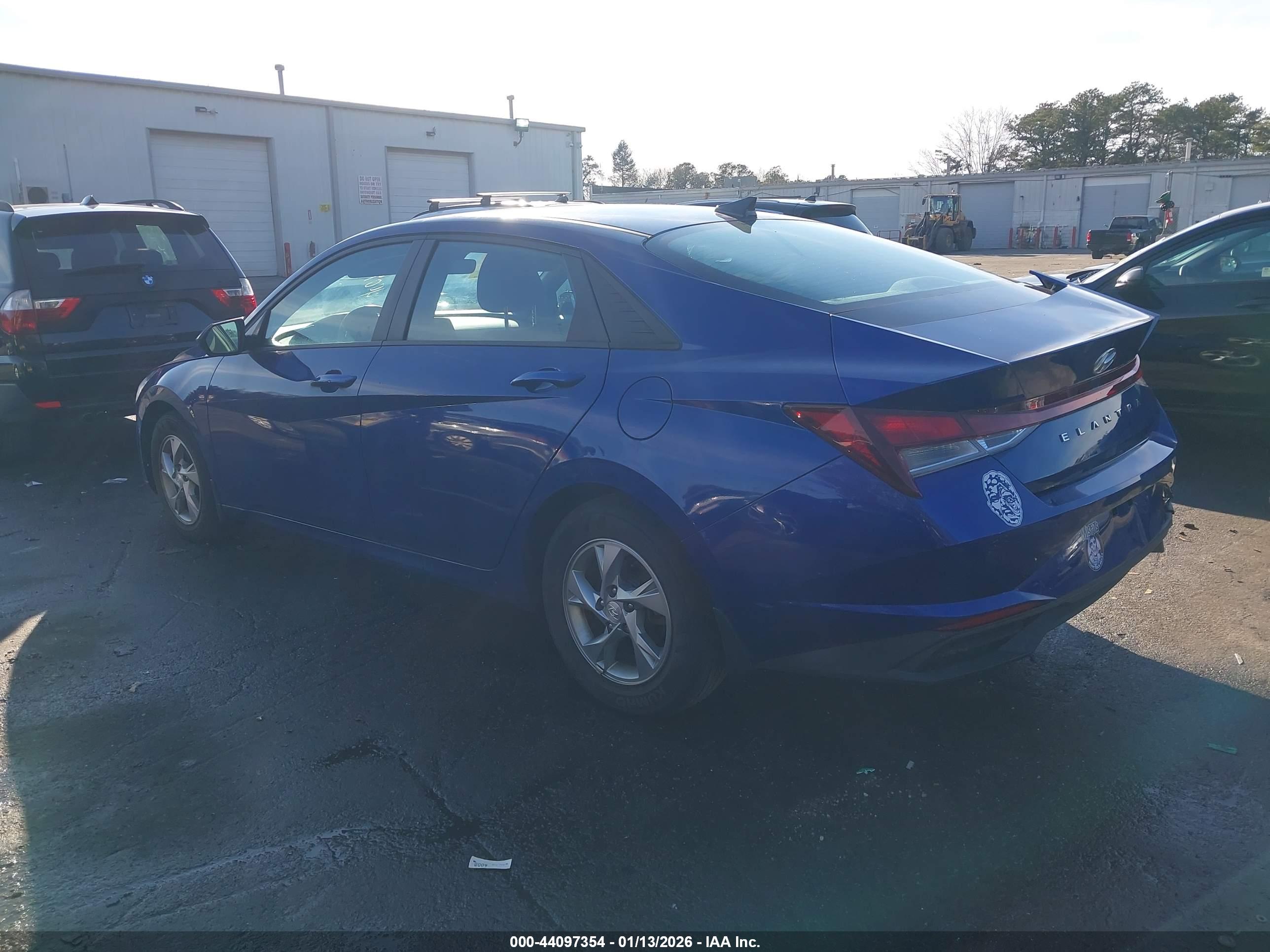 HYUNDAI ELANTRA image 3