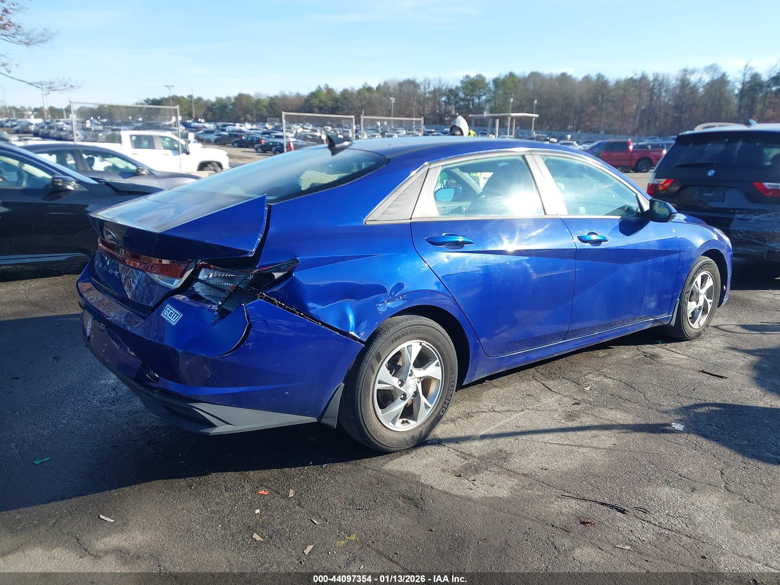 HYUNDAI ELANTRA image 4