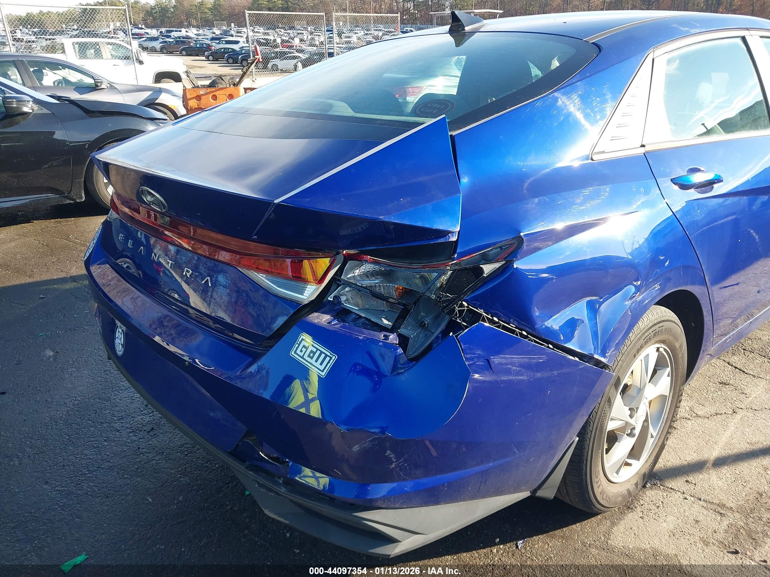 HYUNDAI ELANTRA image 6