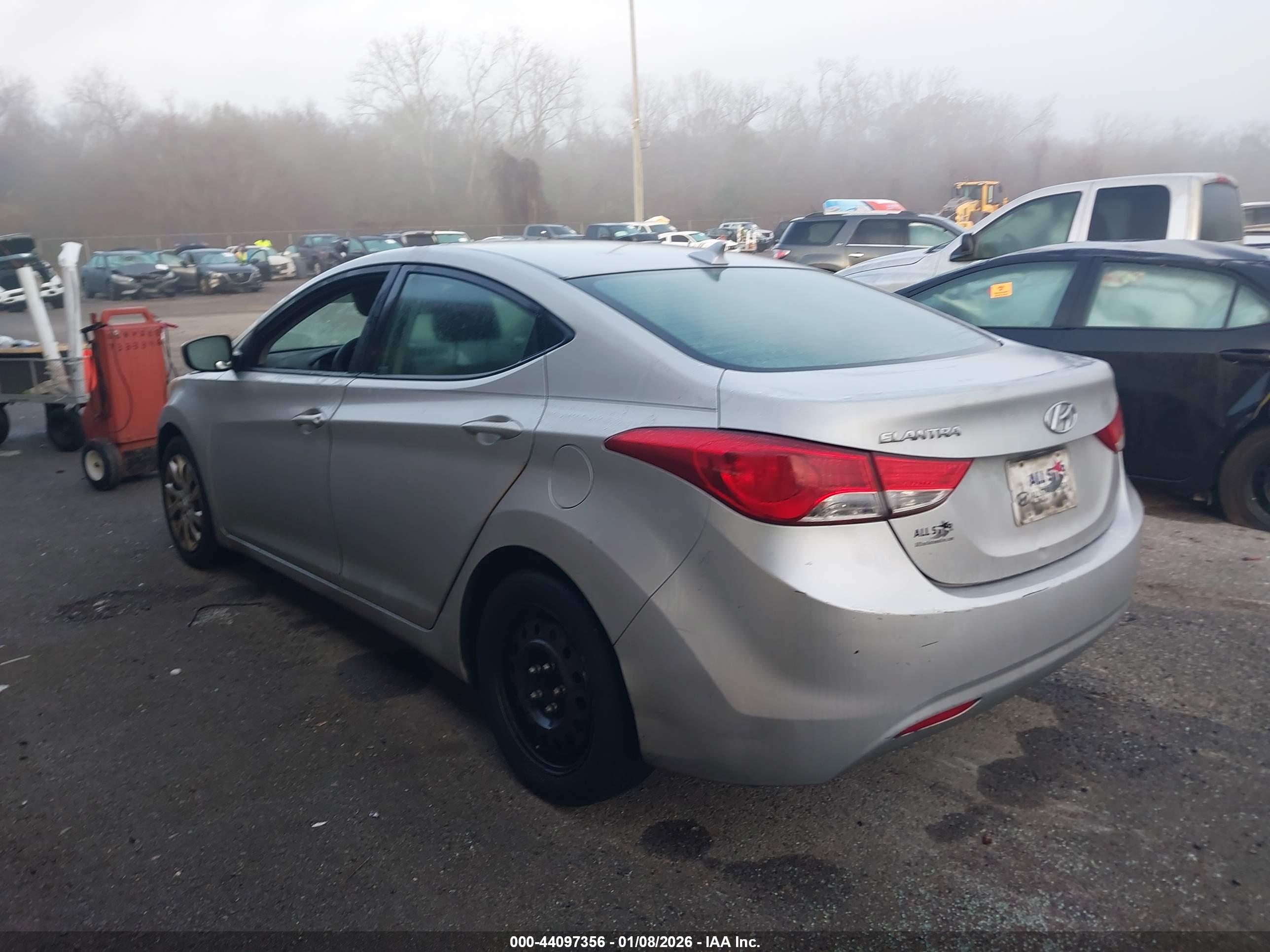 HYUNDAI ELANTRA image 3