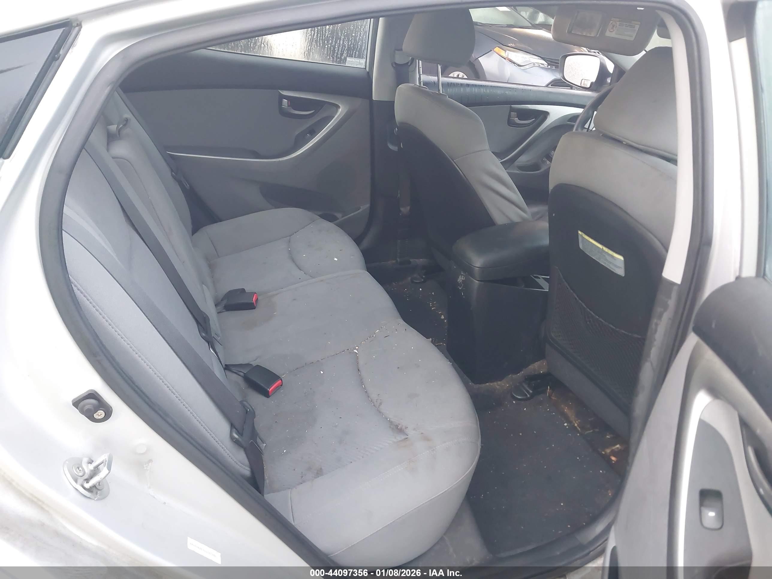 HYUNDAI ELANTRA image 8