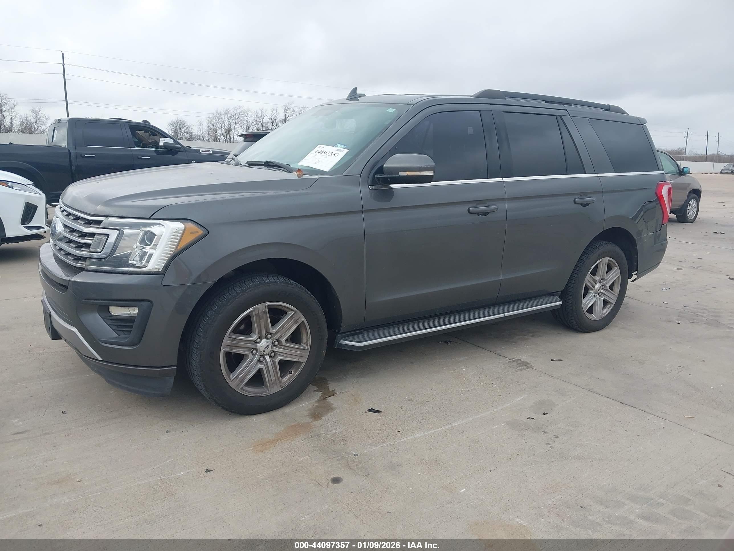 FORD EXPEDITION image 2