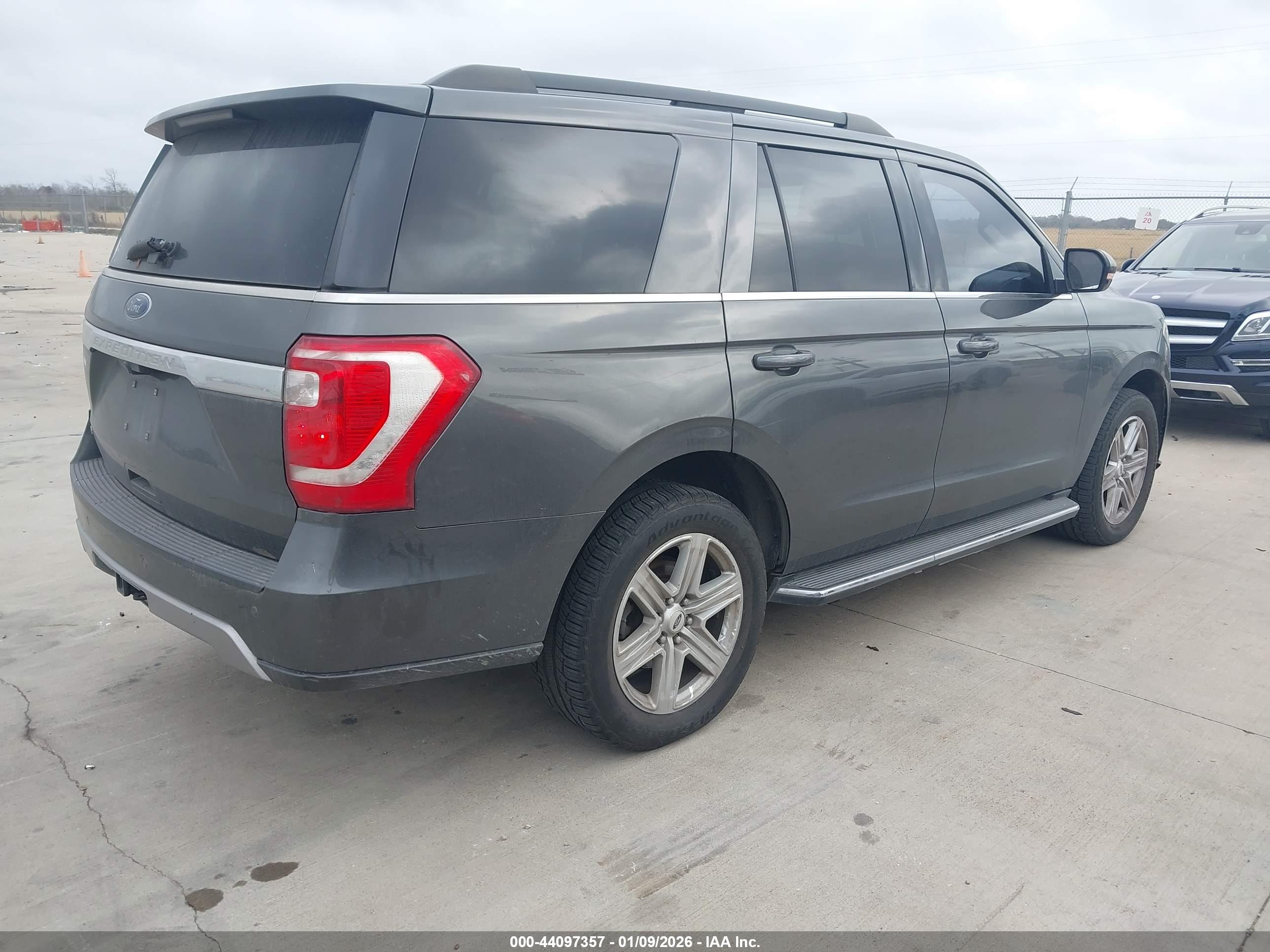 FORD EXPEDITION image 4