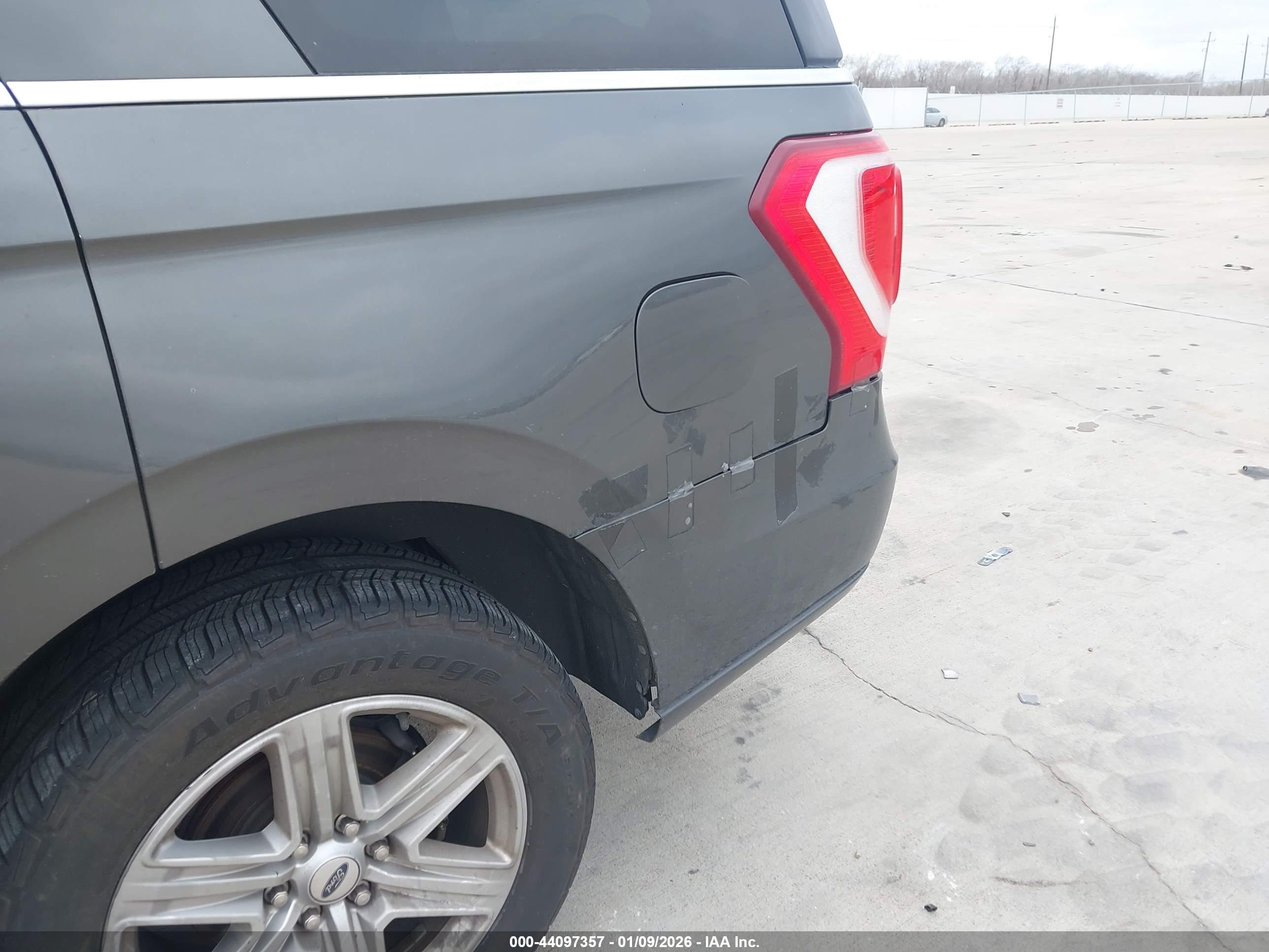 FORD EXPEDITION image 6