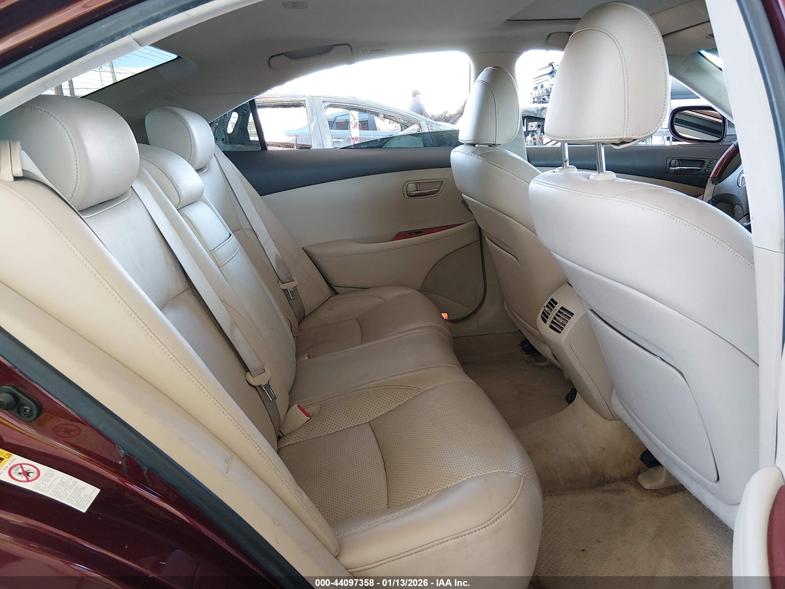 LEXUS ES image 8