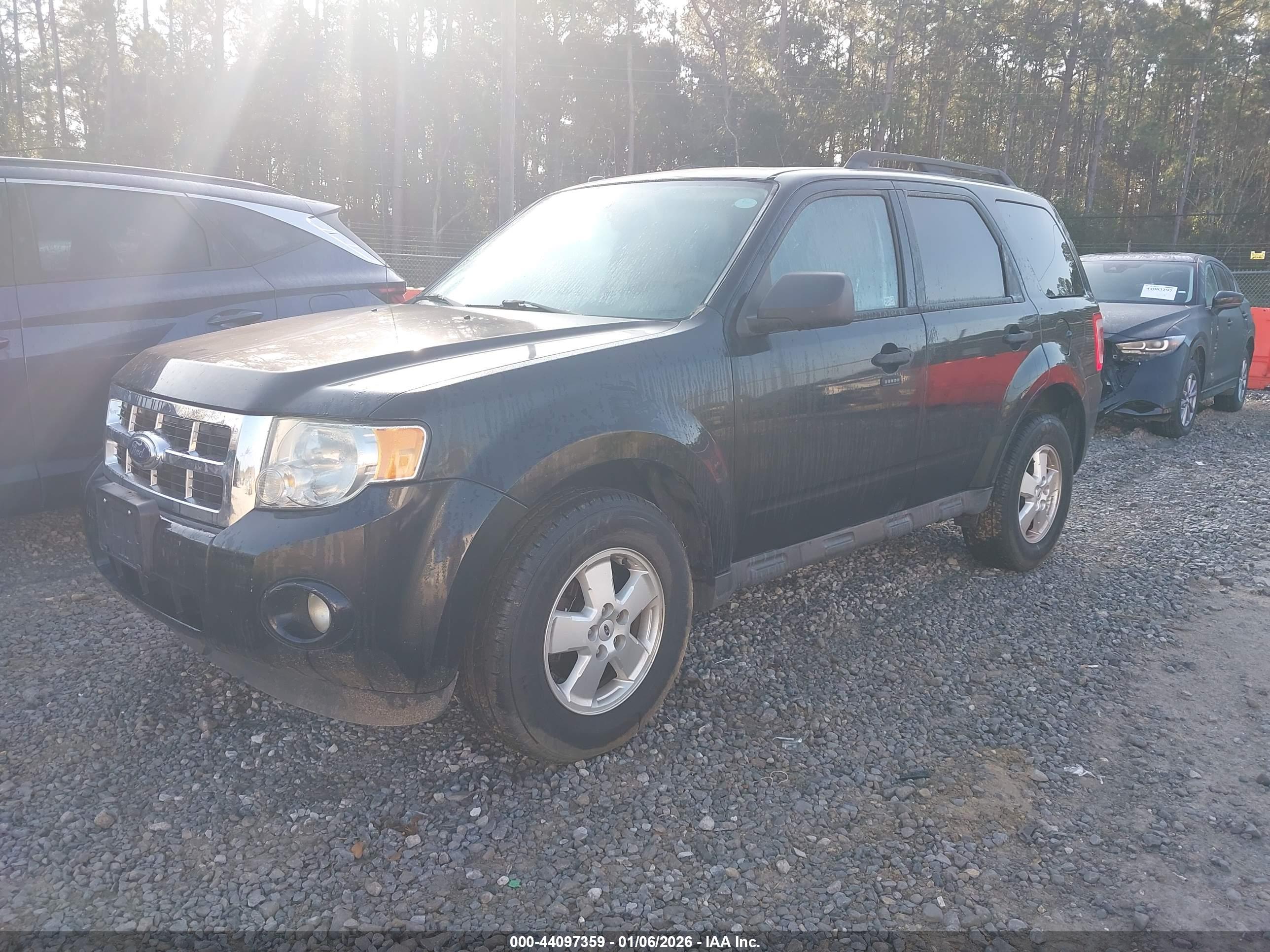 FORD ESCAPE image 2