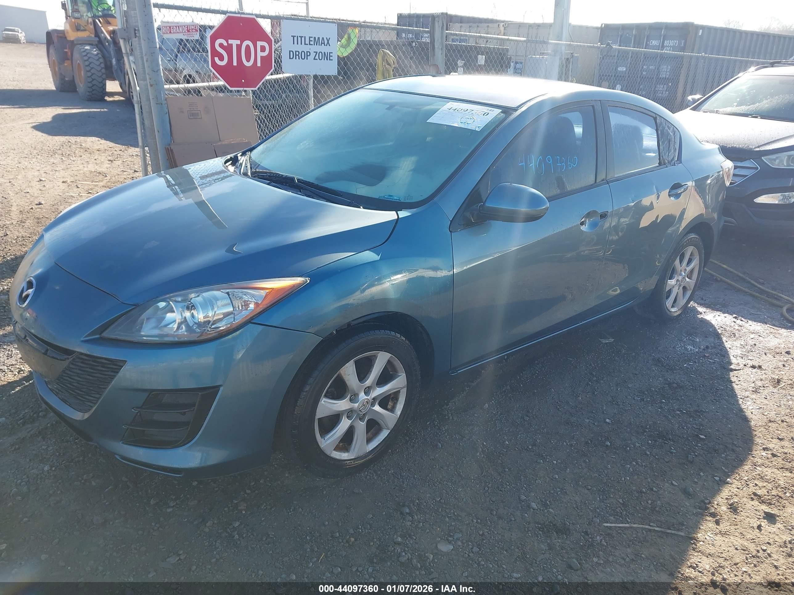 MAZDA MAZDA3 image 2