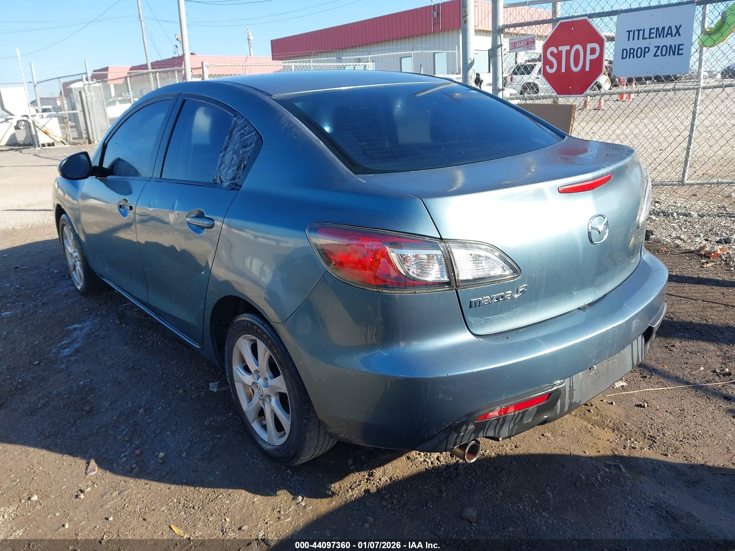 MAZDA MAZDA3 image 3