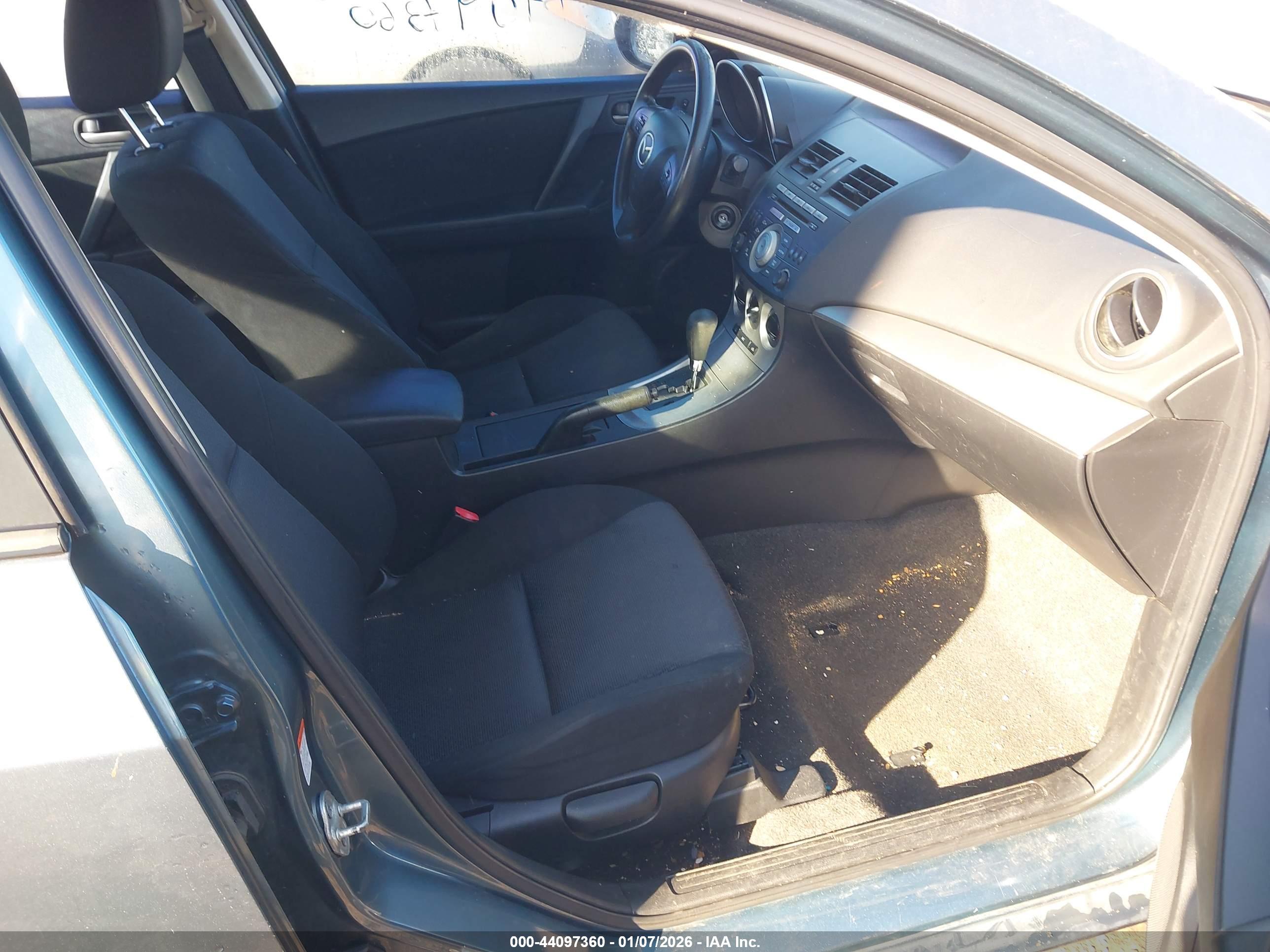 MAZDA MAZDA3 image 5